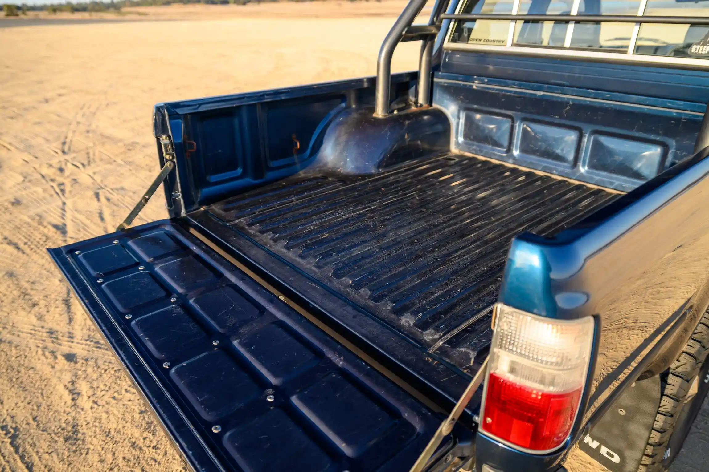 Sold: 1996 Toyota Hilux SSR 4×4