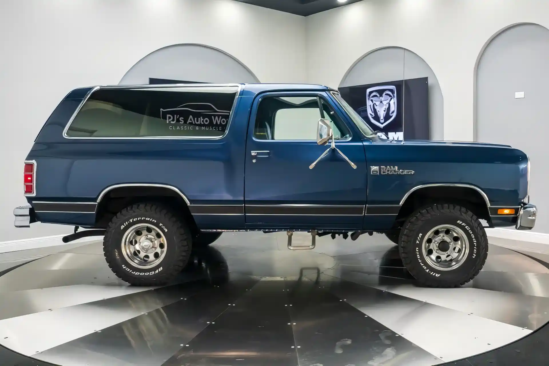 37k-Mile 1987 Dodge Ramcharger 4×4 - 4