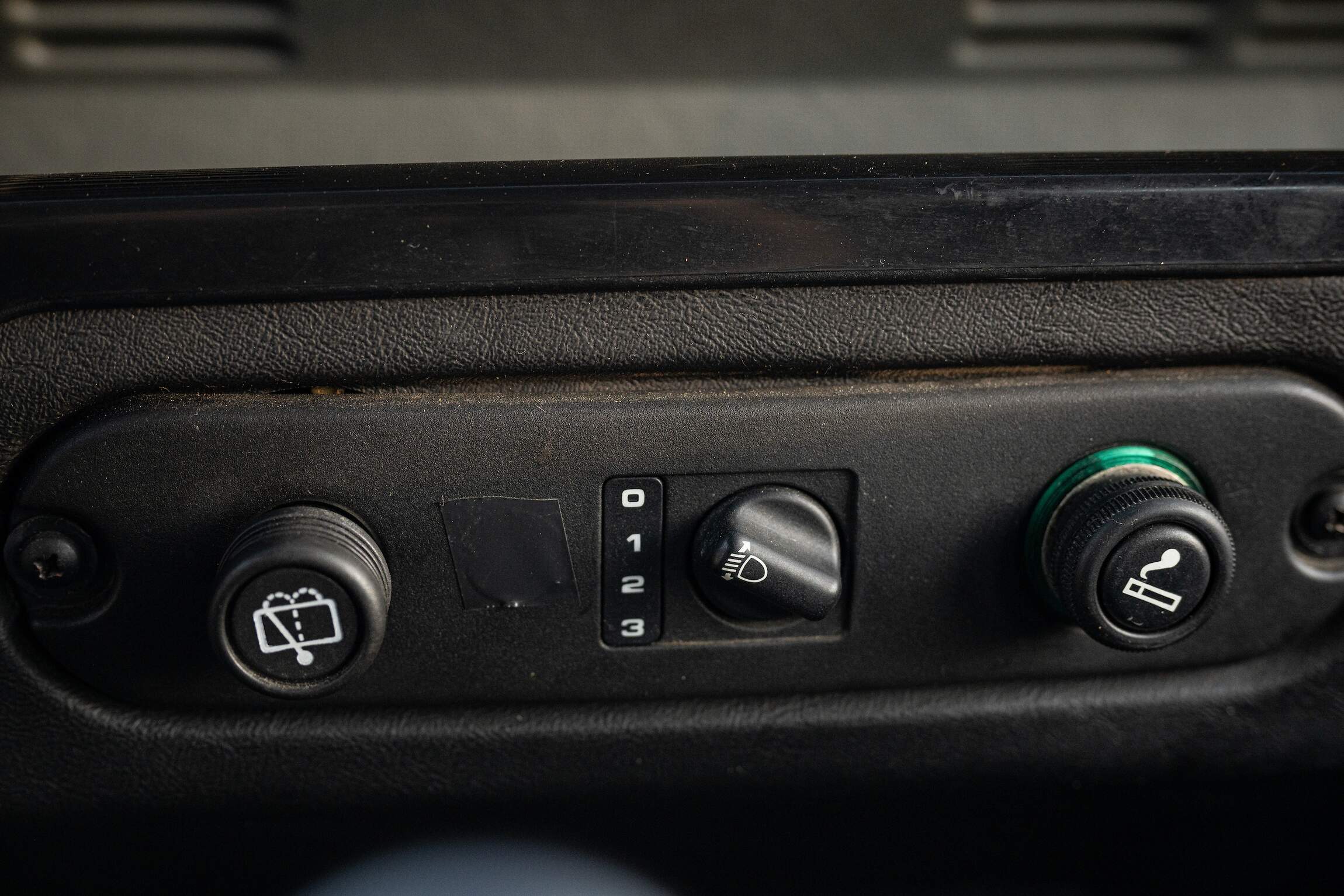 Sold: Td5-Powered 2000 Land Rover Defender 90 4×4