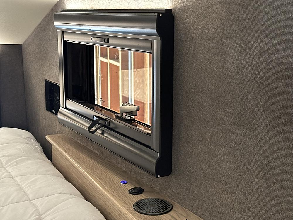 Sold: 2023 EarthRoamer XV-SX-002