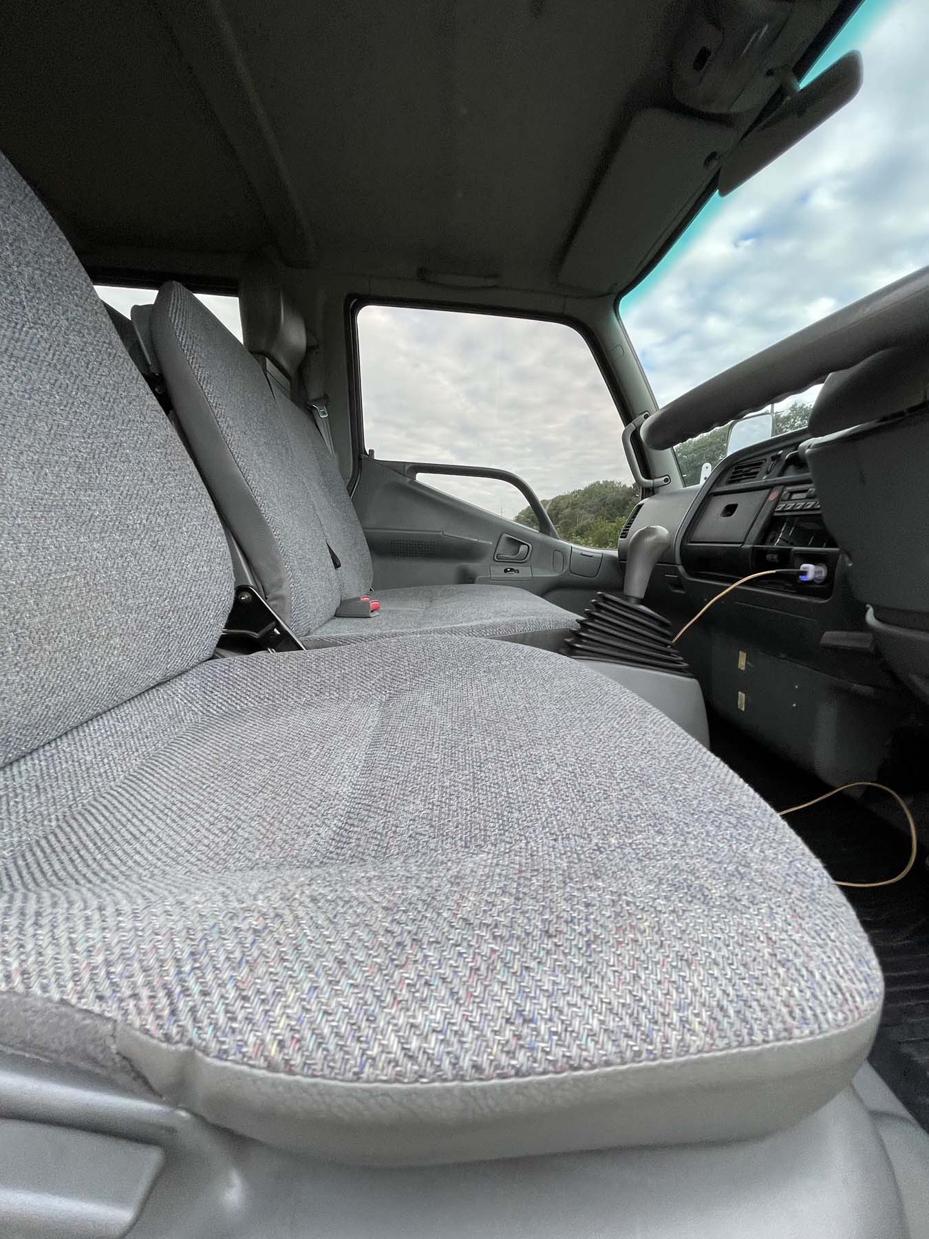 Sold: 1995 Mitsubishi Canter Doka 4x4