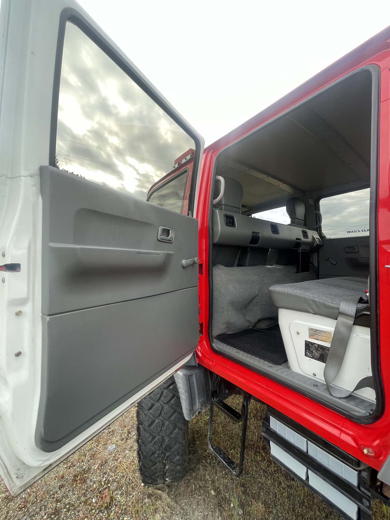 Sold: 1995 Mitsubishi Canter Doka 4x4