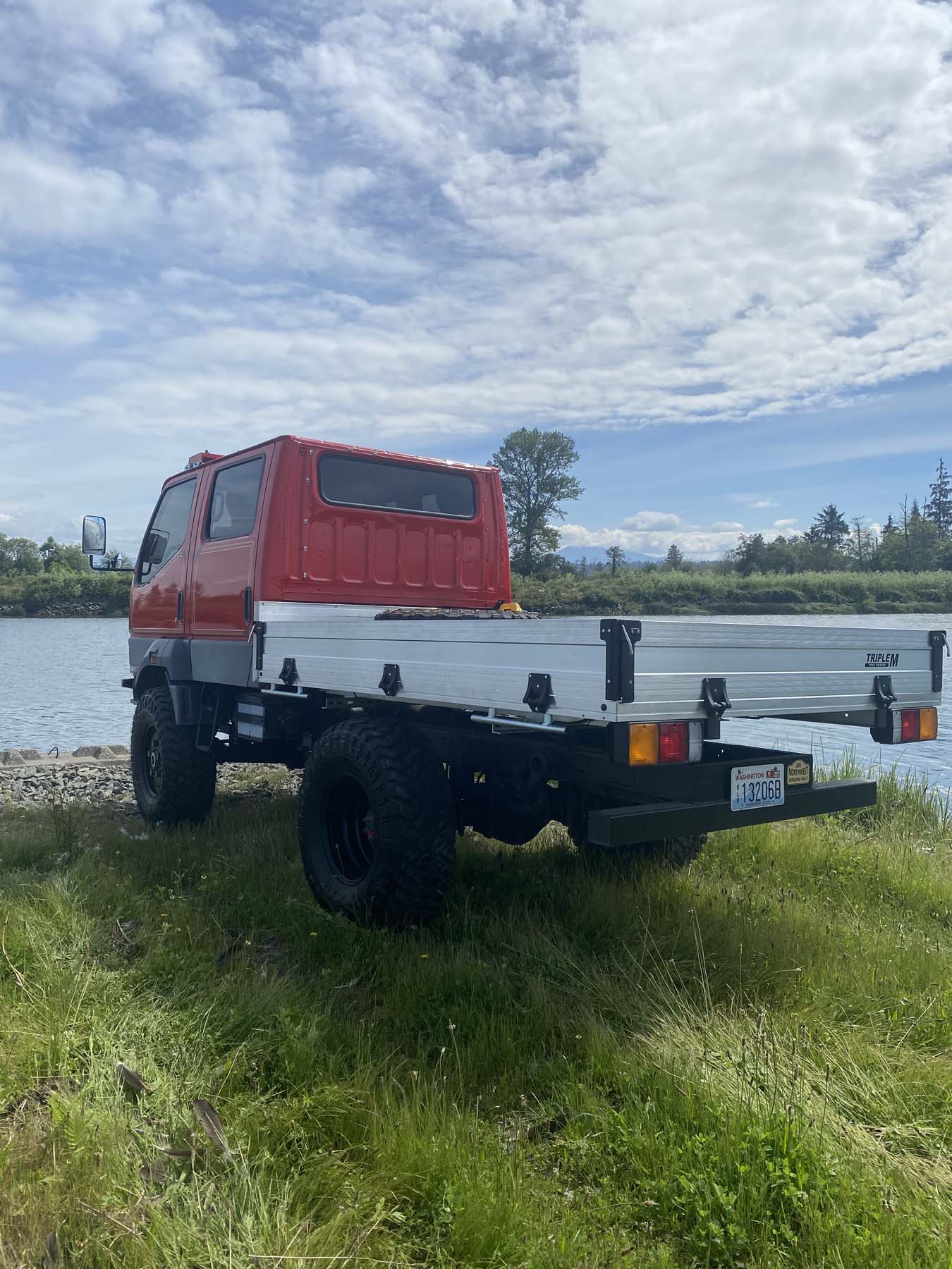 Sold: 1995 Mitsubishi Canter Doka 4x4