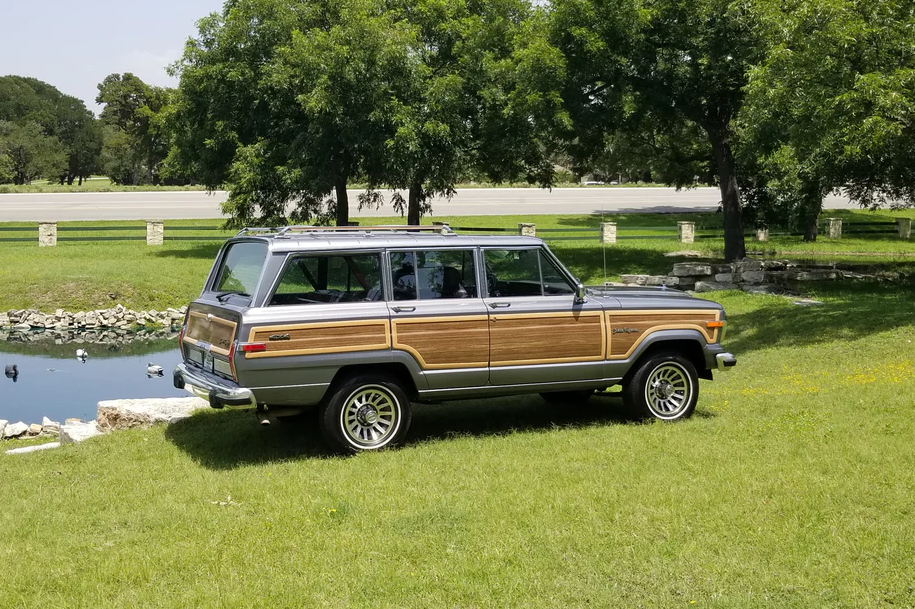 1989 Jeep Grand Wagoneer