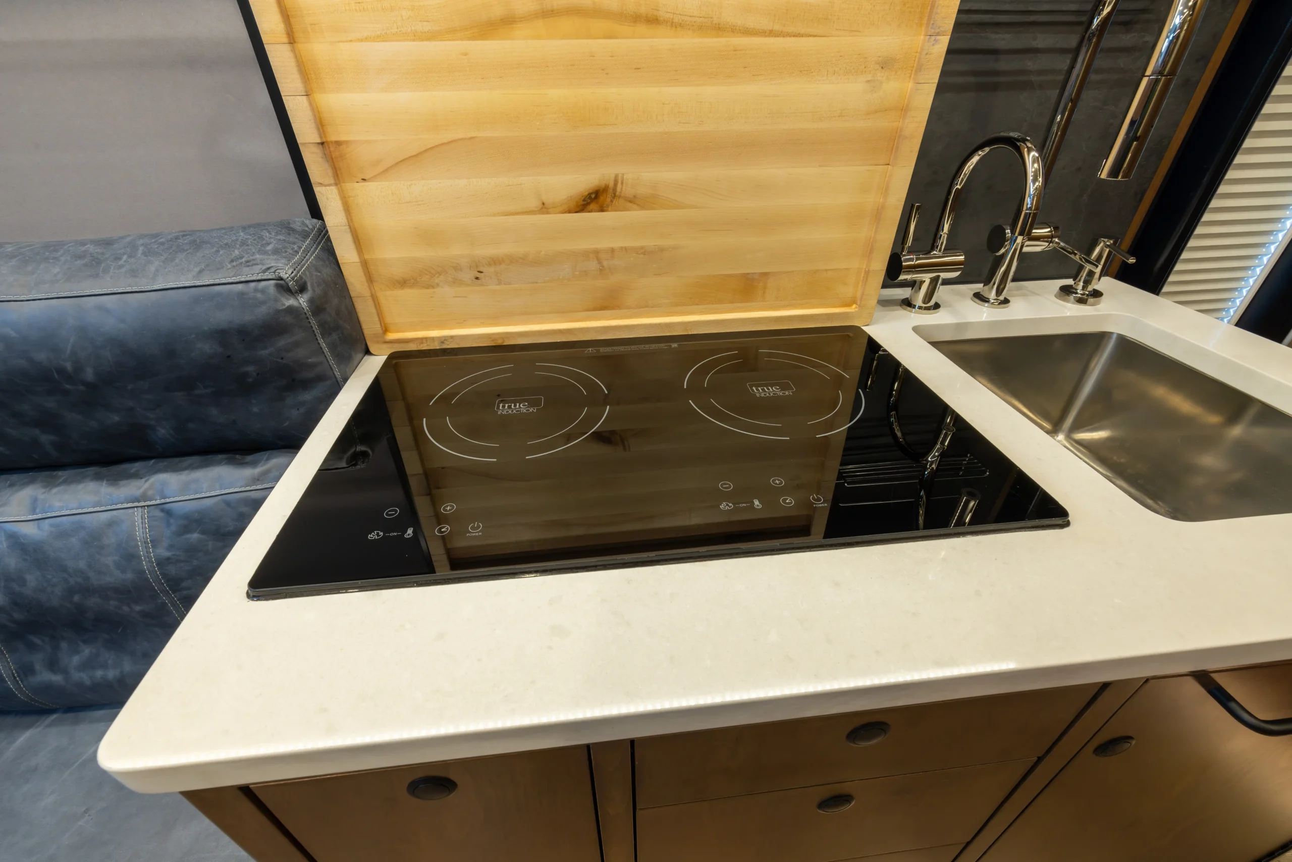 2022 EarthRoamer XV-LTi 062