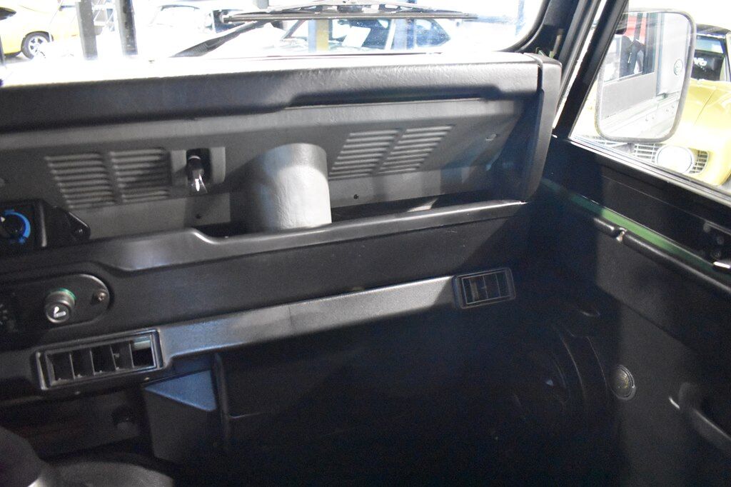 1994 Land Rover Defender 90 NAS