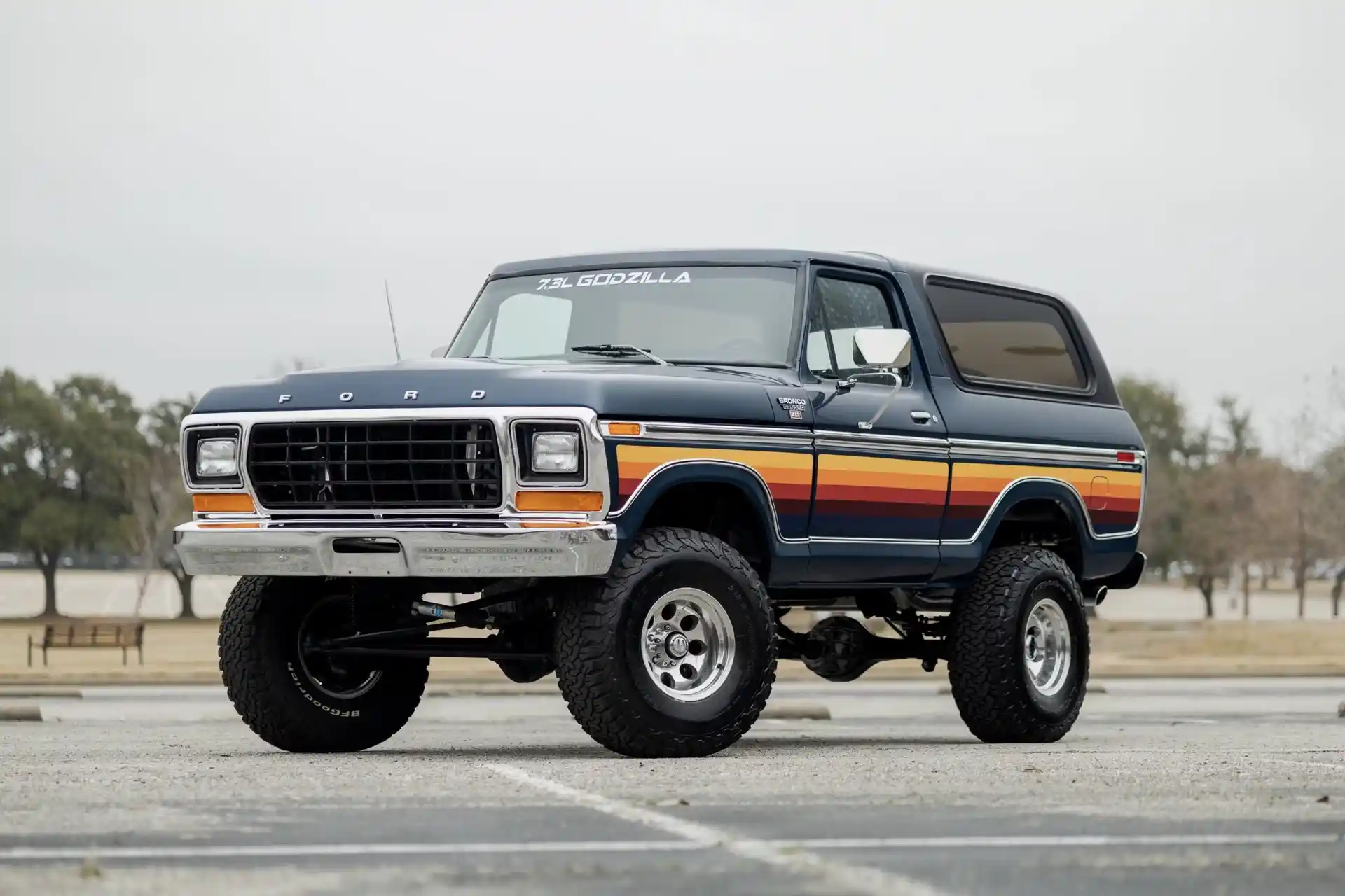 7.3L Godzilla-Powered 1978 Ford Bronco Free Wheeling-1