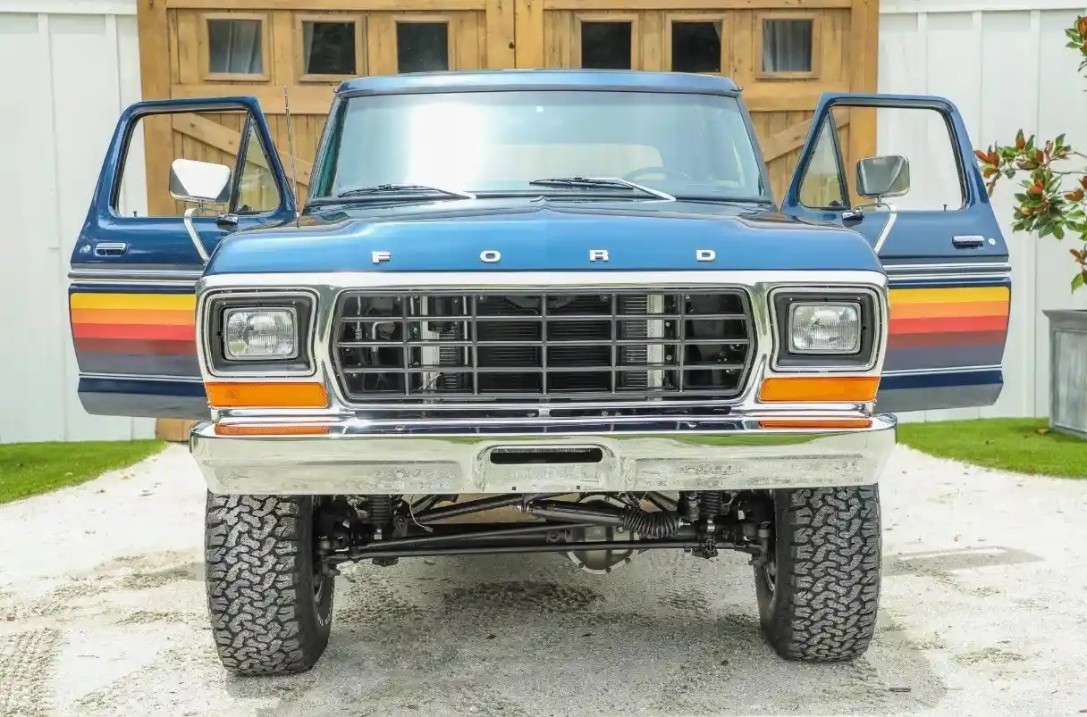 7.3L Godzilla-Powered 1978 Ford Bronco Free Wheeling - 4