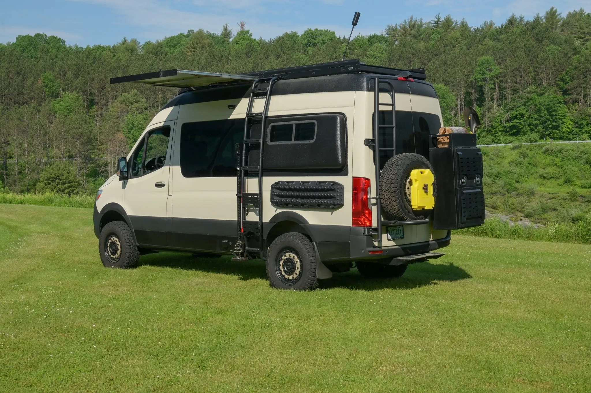 Sold: 2021 Mercedes-Benz Sprinter 2500 4×4 - 3