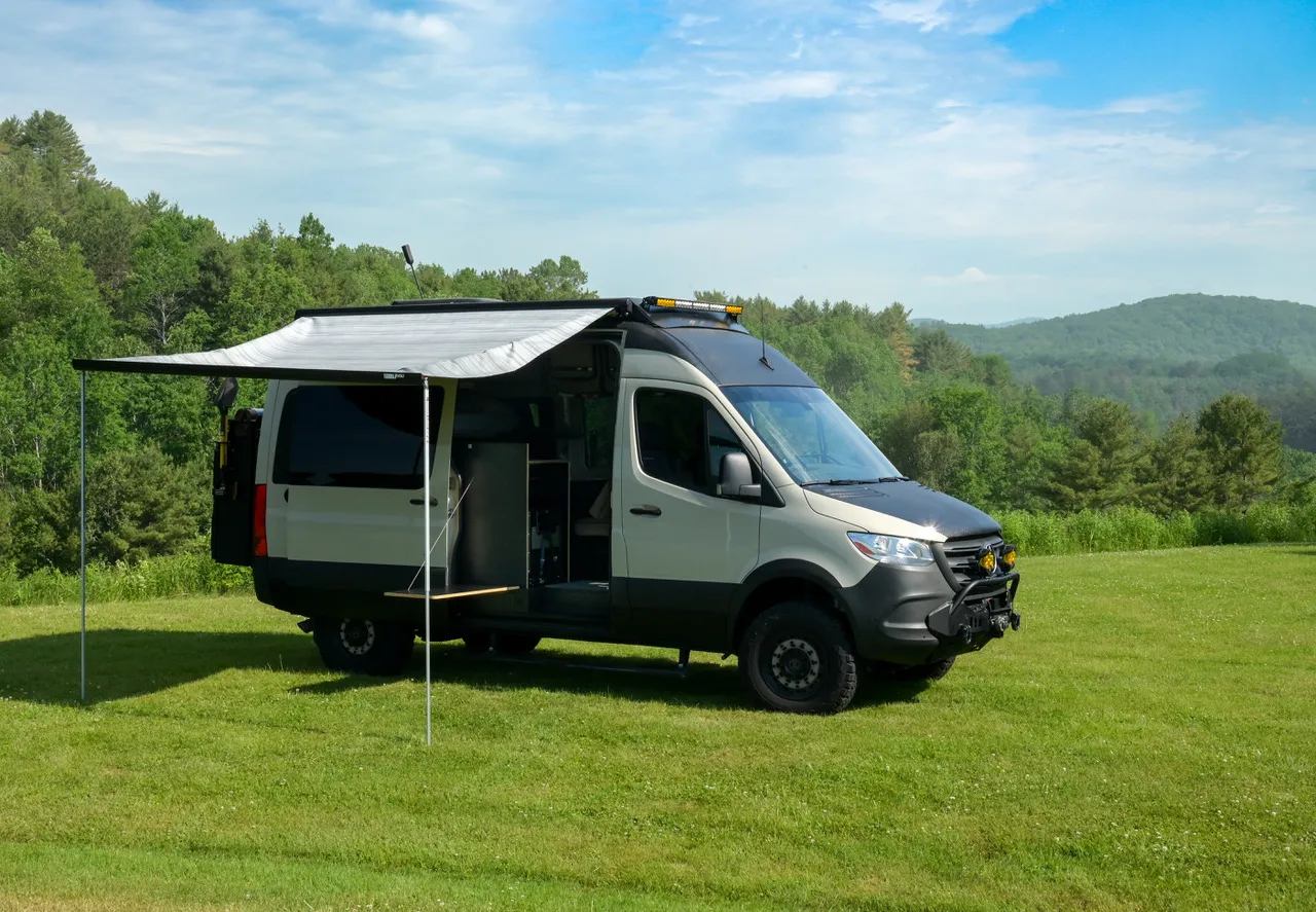 Sold: 2021 Mercedes-Benz Sprinter 2500 4×4