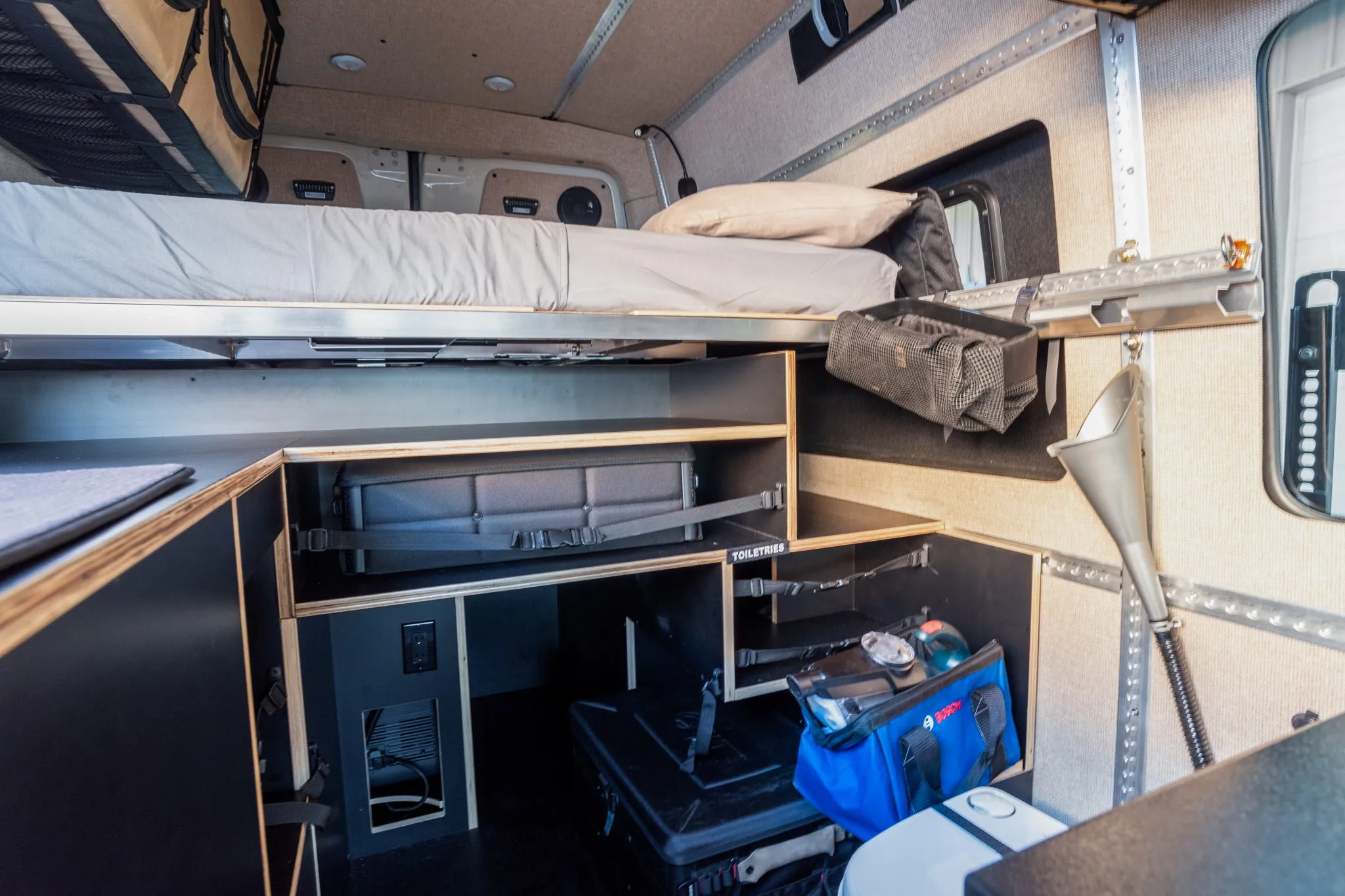 Sold: 2021 Mercedes-Benz Sprinter 2500 4×4