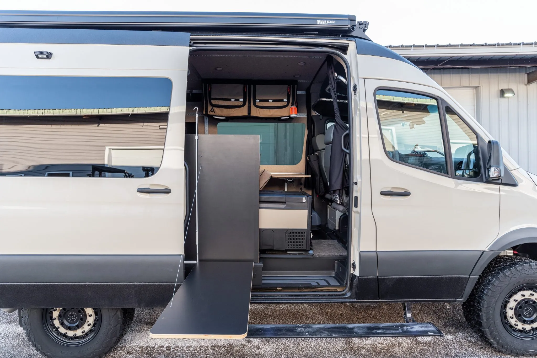 Sold: 2021 Mercedes-Benz Sprinter 2500 4×4