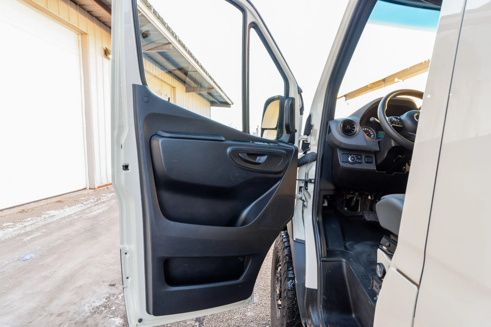 Sold: 2021 Mercedes-Benz Sprinter 2500 4×4