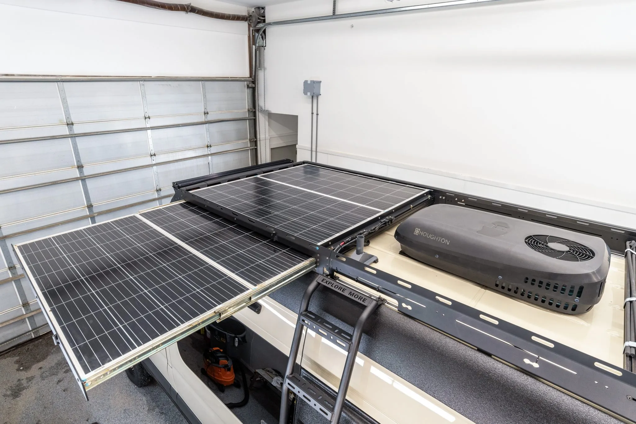 Sold: 2021 Mercedes-Benz Sprinter 2500 4×4