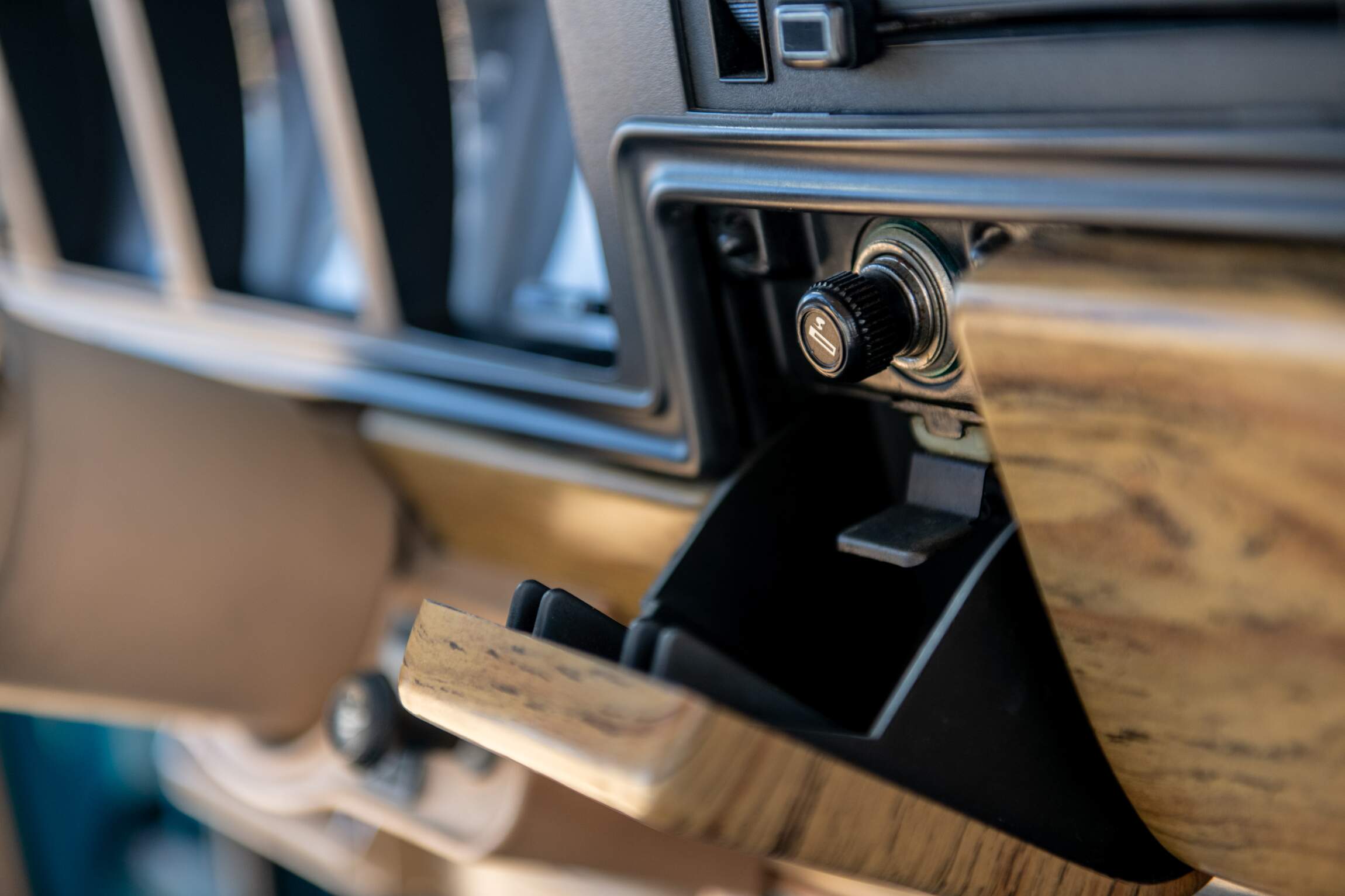 Sold: Custom 1987 Jeep Grand Wagoneer SJ