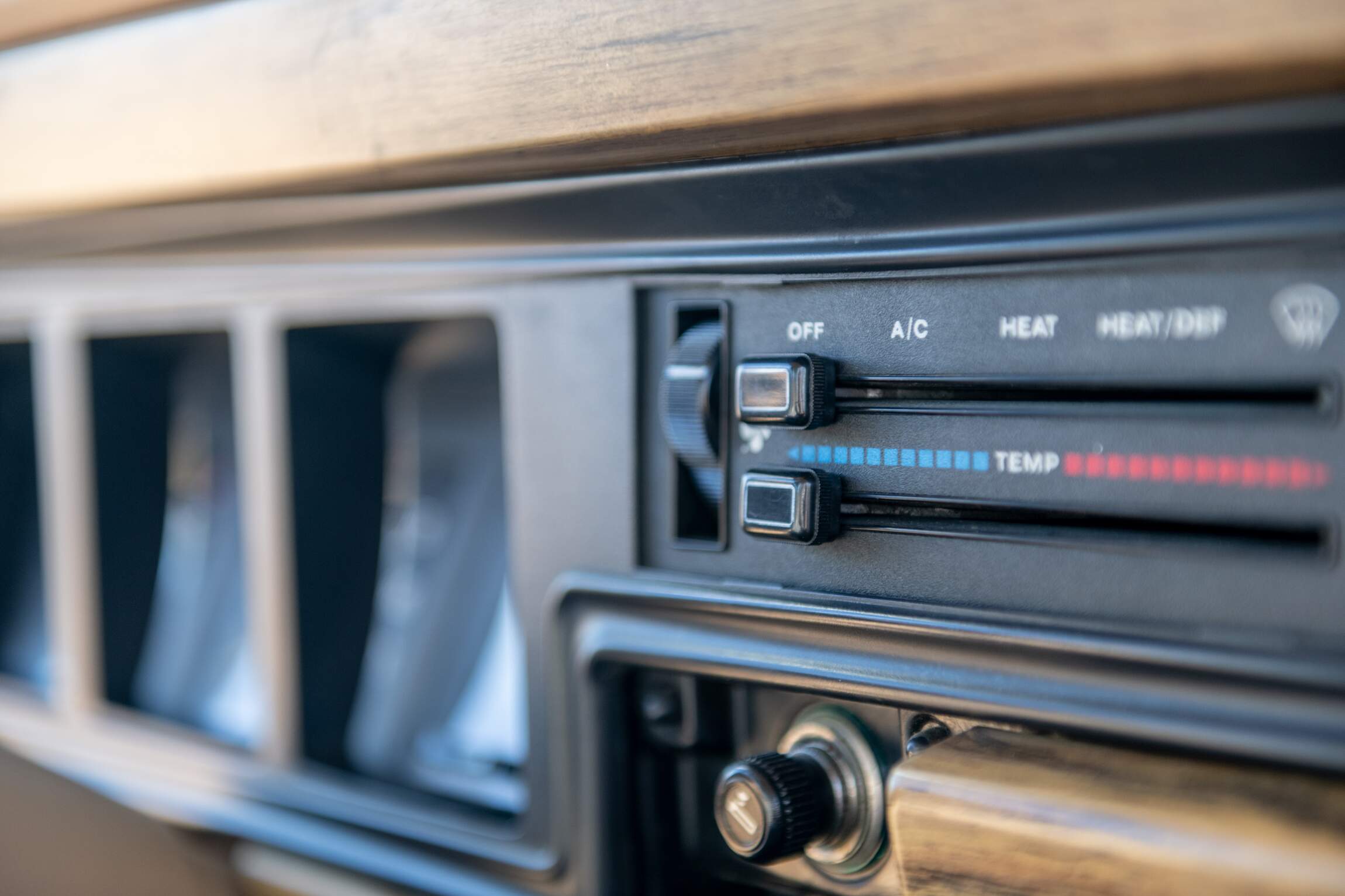 Sold: Custom 1987 Jeep Grand Wagoneer SJ