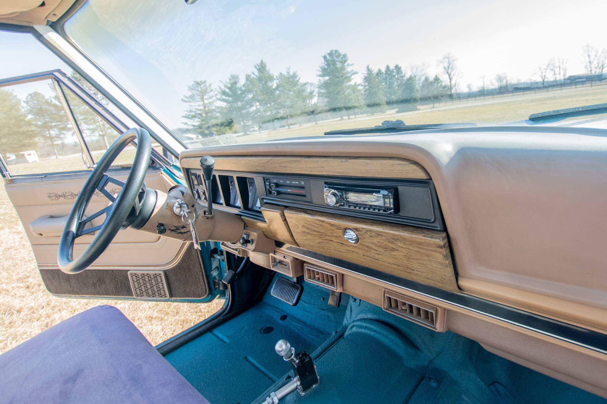 Sold: Custom 1987 Jeep Grand Wagoneer SJ