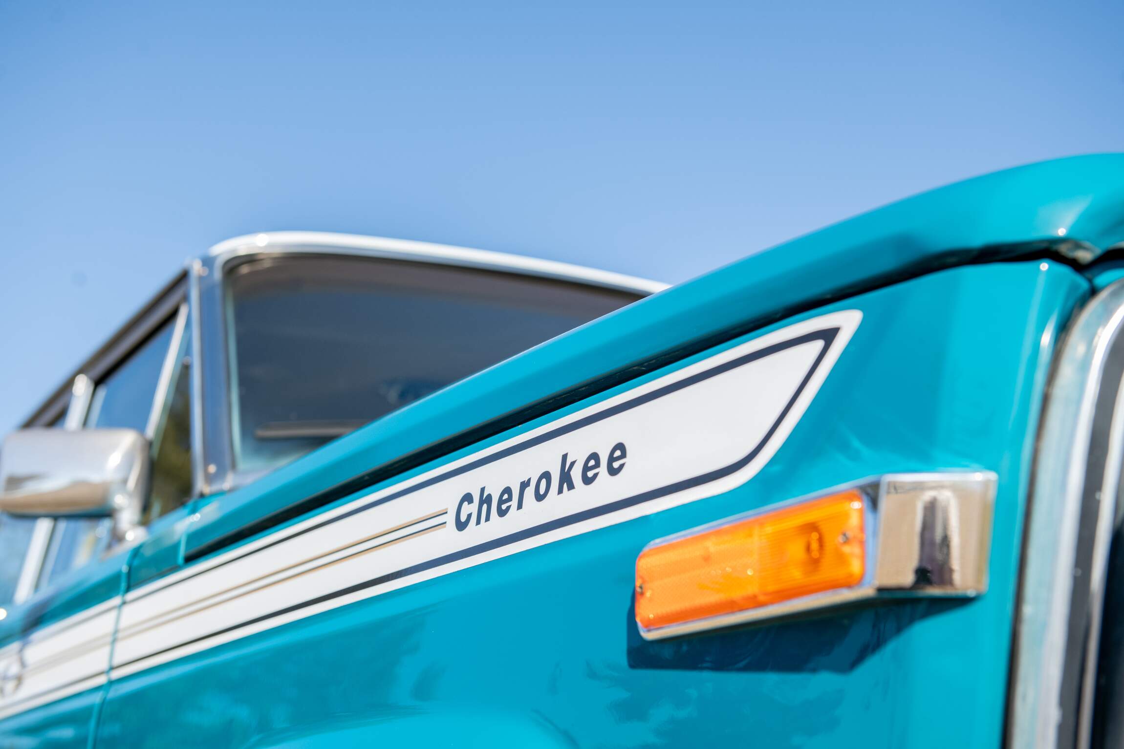 Sold: Custom 1987 Jeep Grand Wagoneer SJ