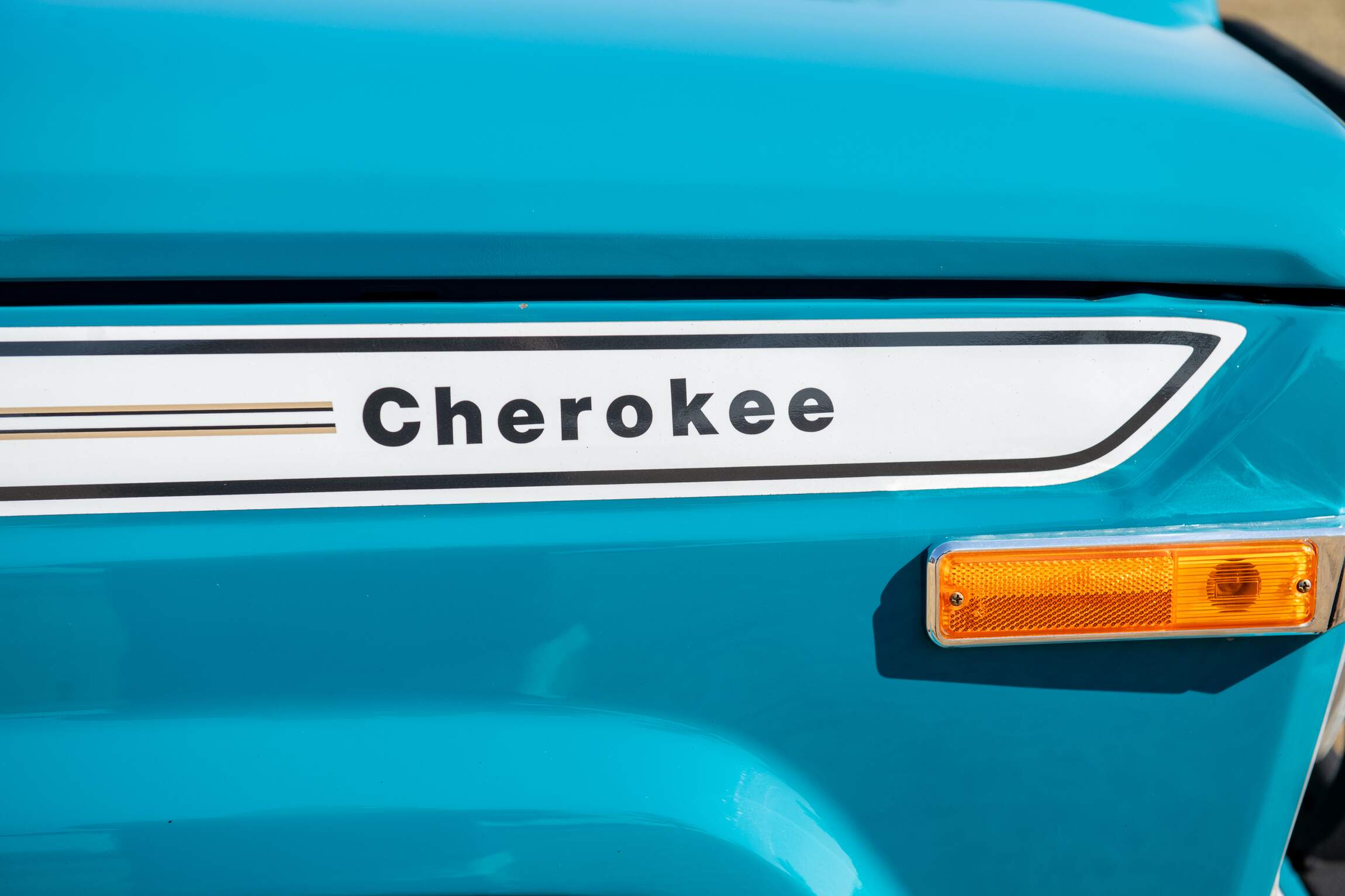 Sold: Custom 1987 Jeep Grand Wagoneer SJ