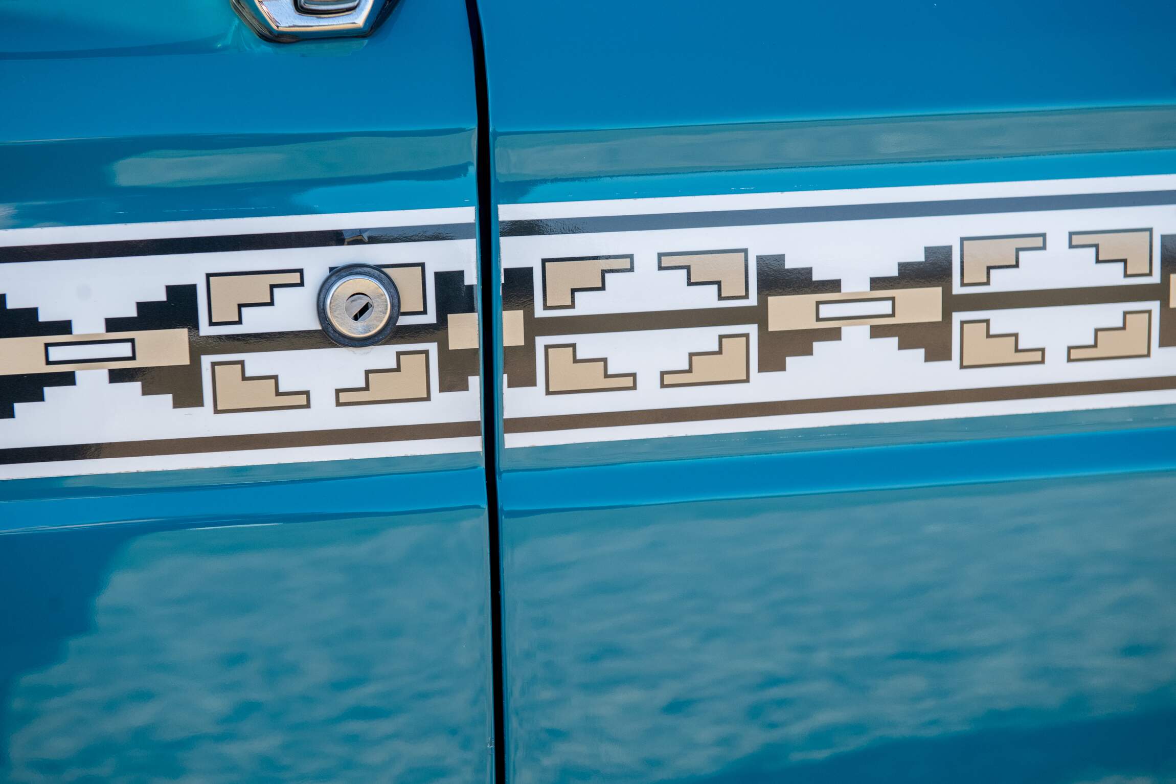 Sold: Custom 1987 Jeep Grand Wagoneer SJ