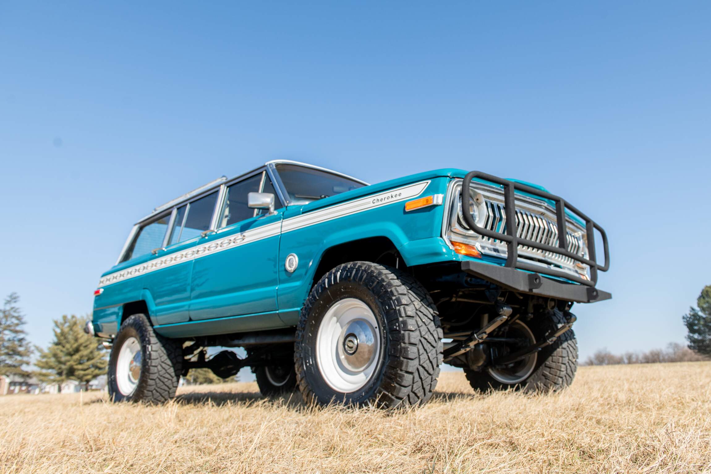 Sold: Custom 1987 Jeep Grand Wagoneer SJ