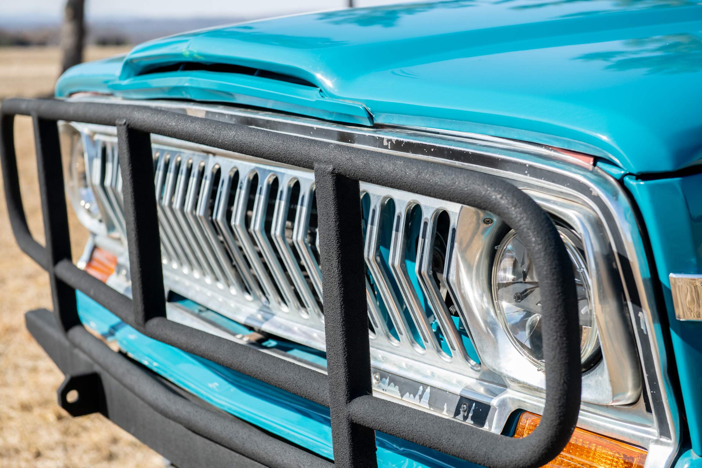 Sold: Custom 1987 Jeep Grand Wagoneer SJ