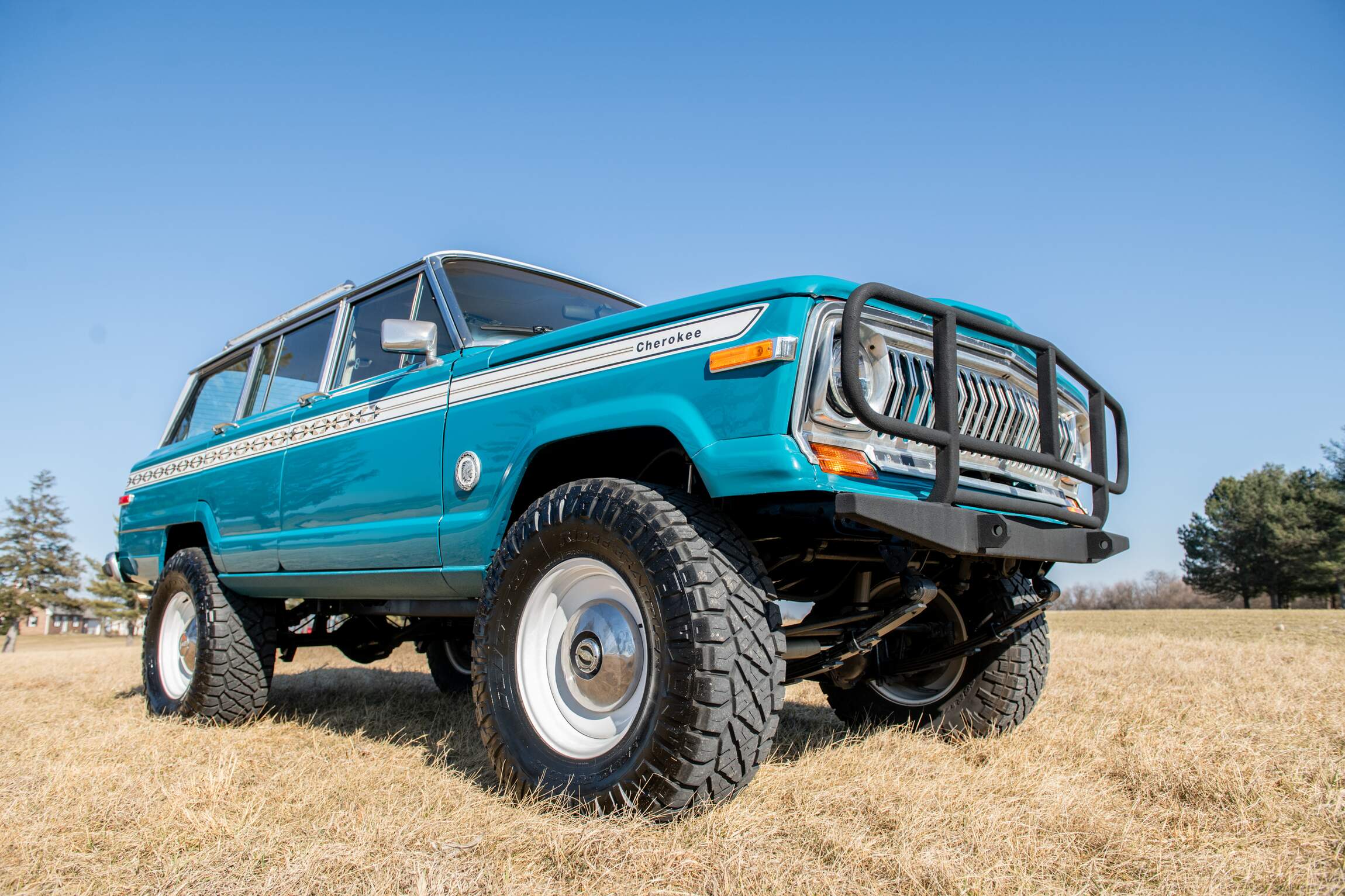 Sold: Custom 1987 Jeep Grand Wagoneer SJ