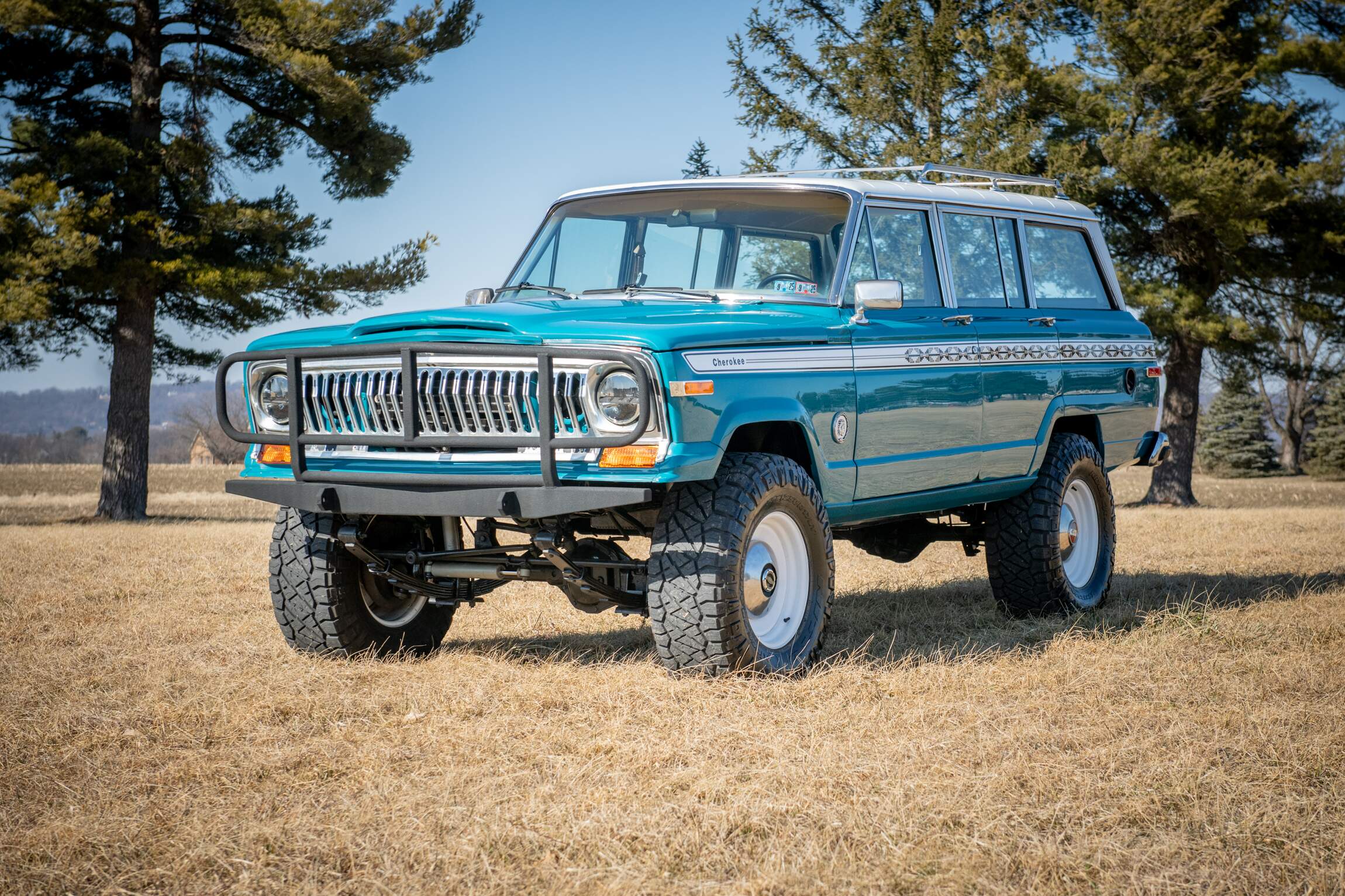 Sold: Custom 1987 Jeep Grand Wagoneer SJ