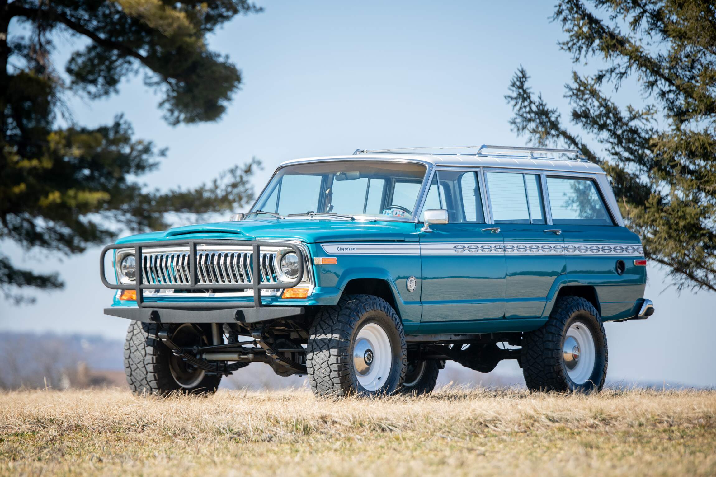 Sold: Custom 1987 Jeep Grand Wagoneer SJ