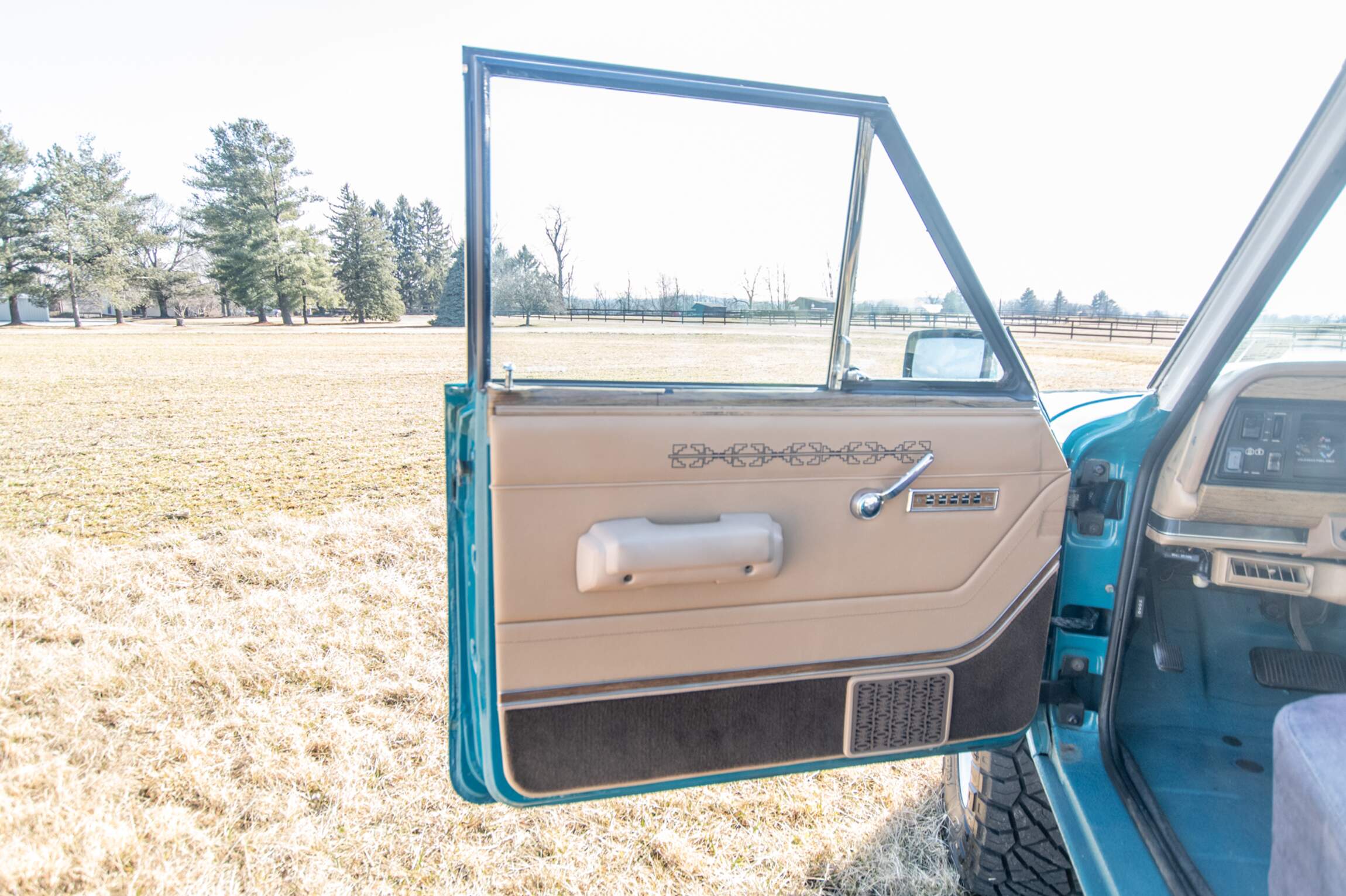Sold: Custom 1987 Jeep Grand Wagoneer SJ