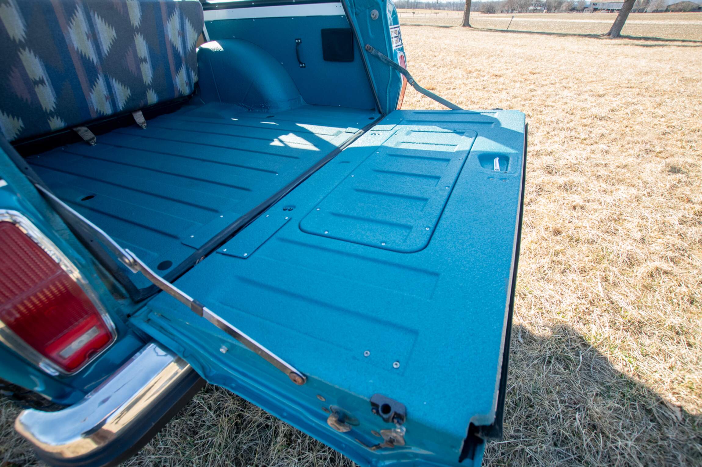 Sold: Custom 1987 Jeep Grand Wagoneer SJ