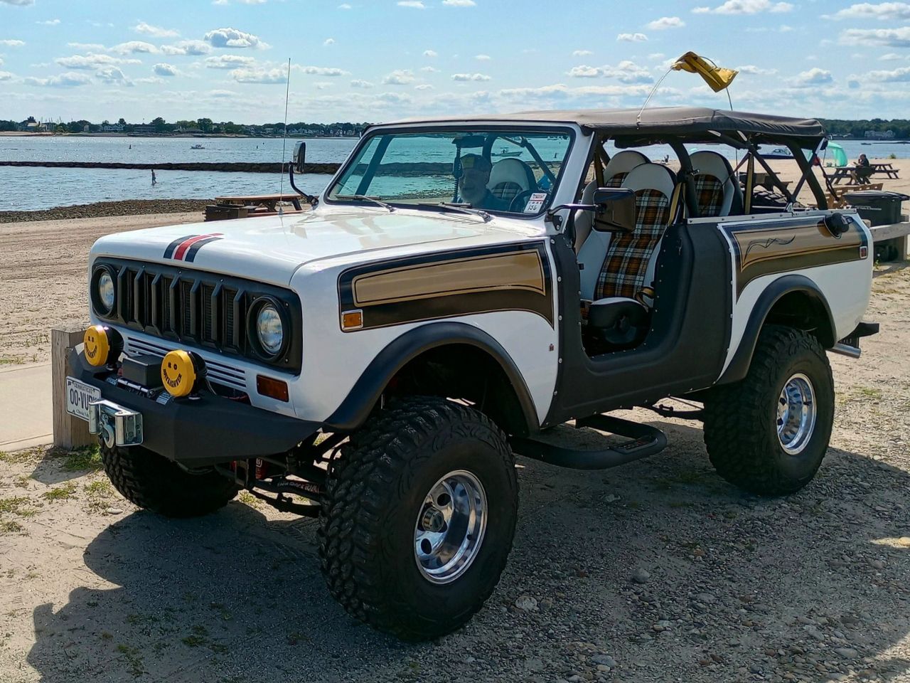 Sold: 1977 International Harvester Super Scout II-1