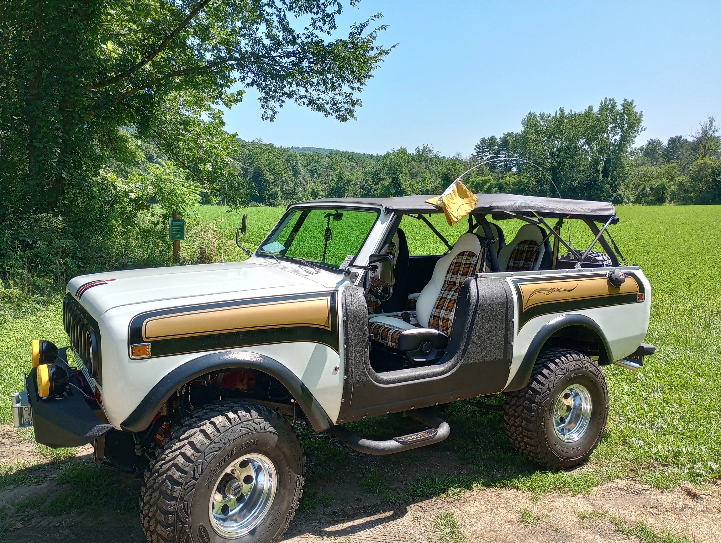 Sold: 1977 International Harvester Super Scout II