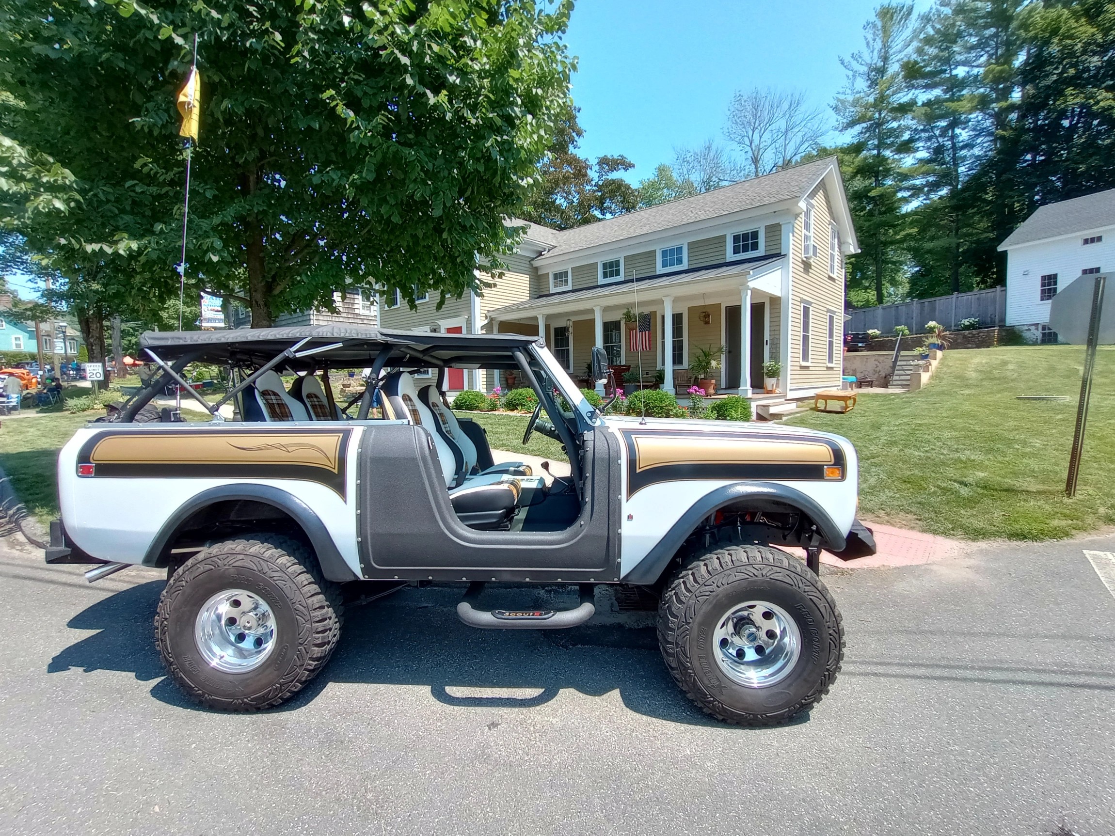 Sold: 1977 International Harvester Super Scout II