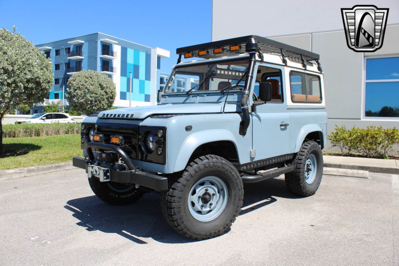  Land Rover Defender