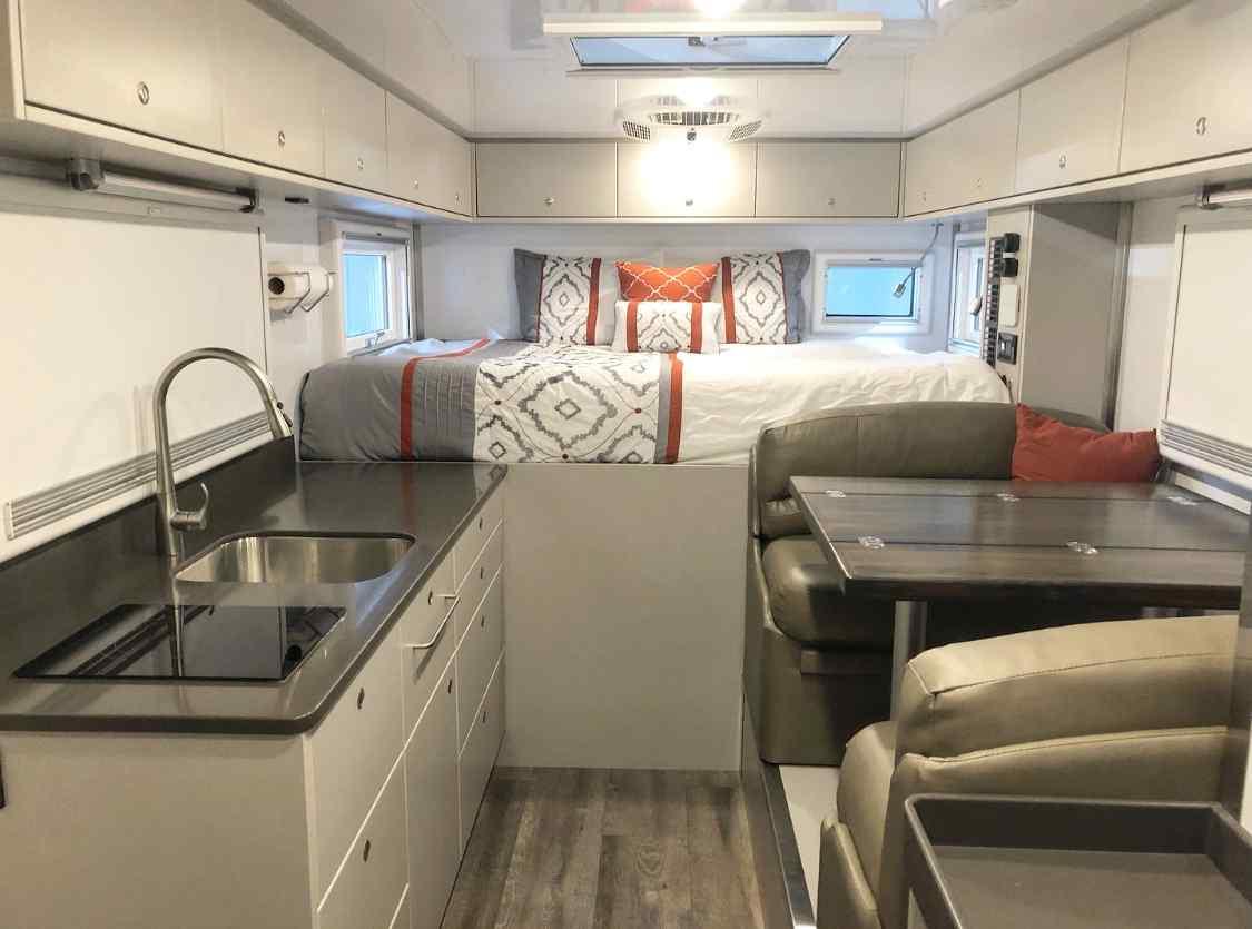 2019 Global Expedition Vehicles SAFARI EXTREME - 2