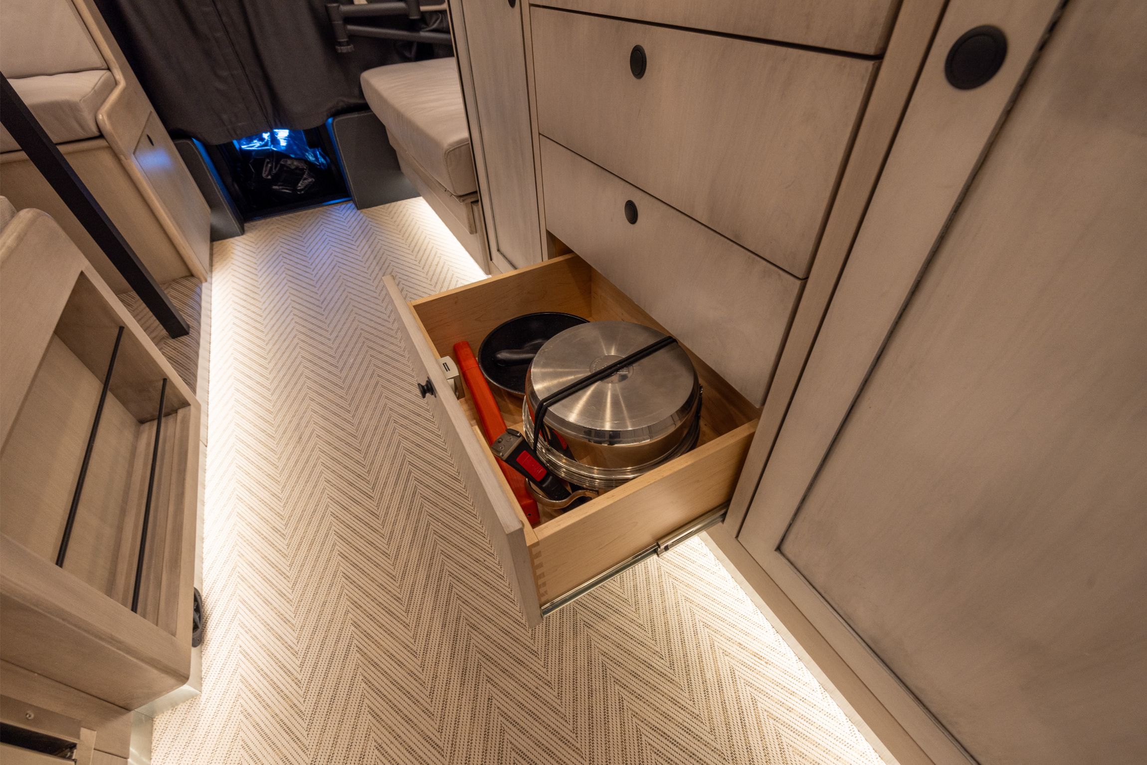 2019 EarthRoamer XV-LTS 232