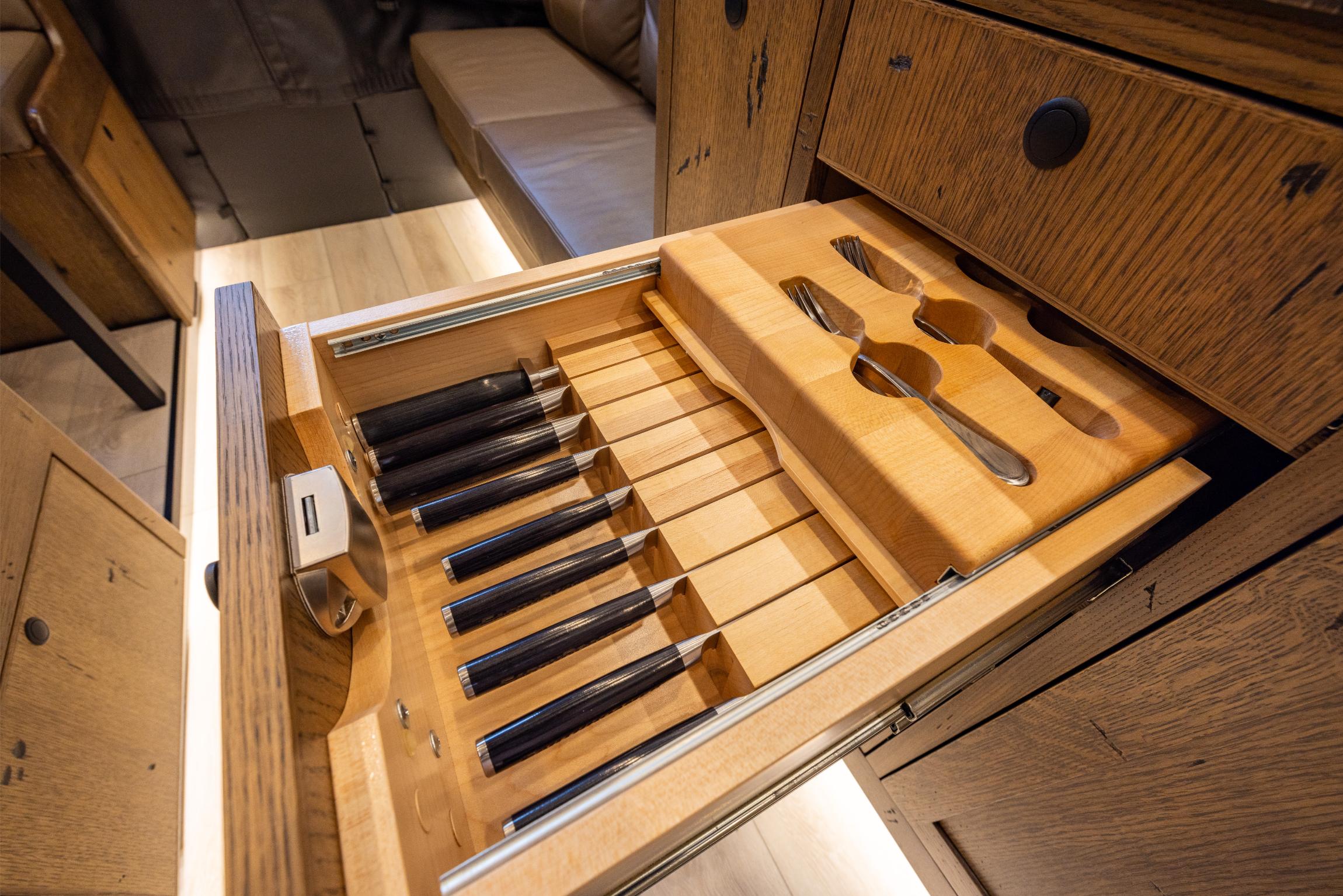 2020 EarthRoamer XV-LTi 011