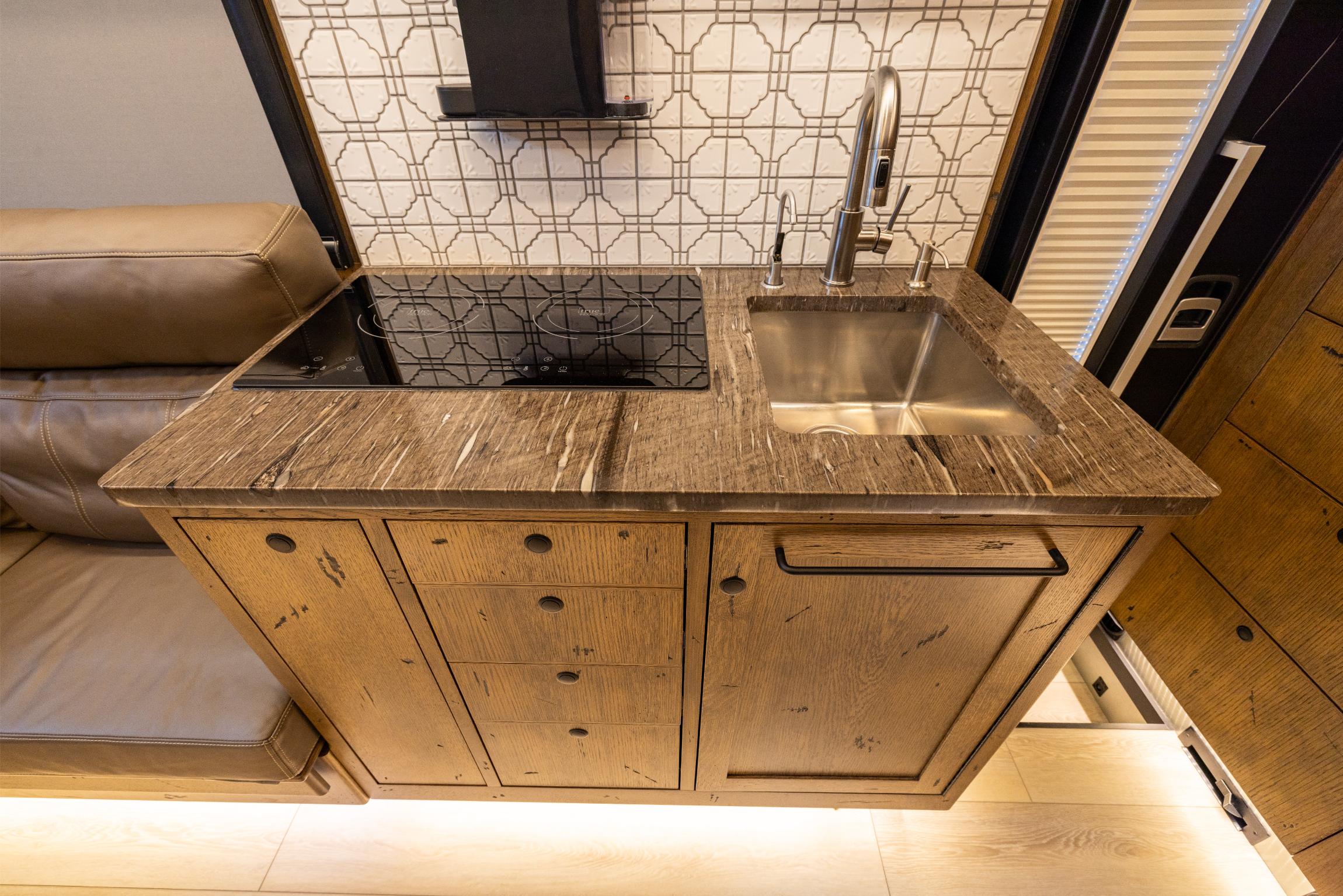 2020 EarthRoamer XV-LTi 011