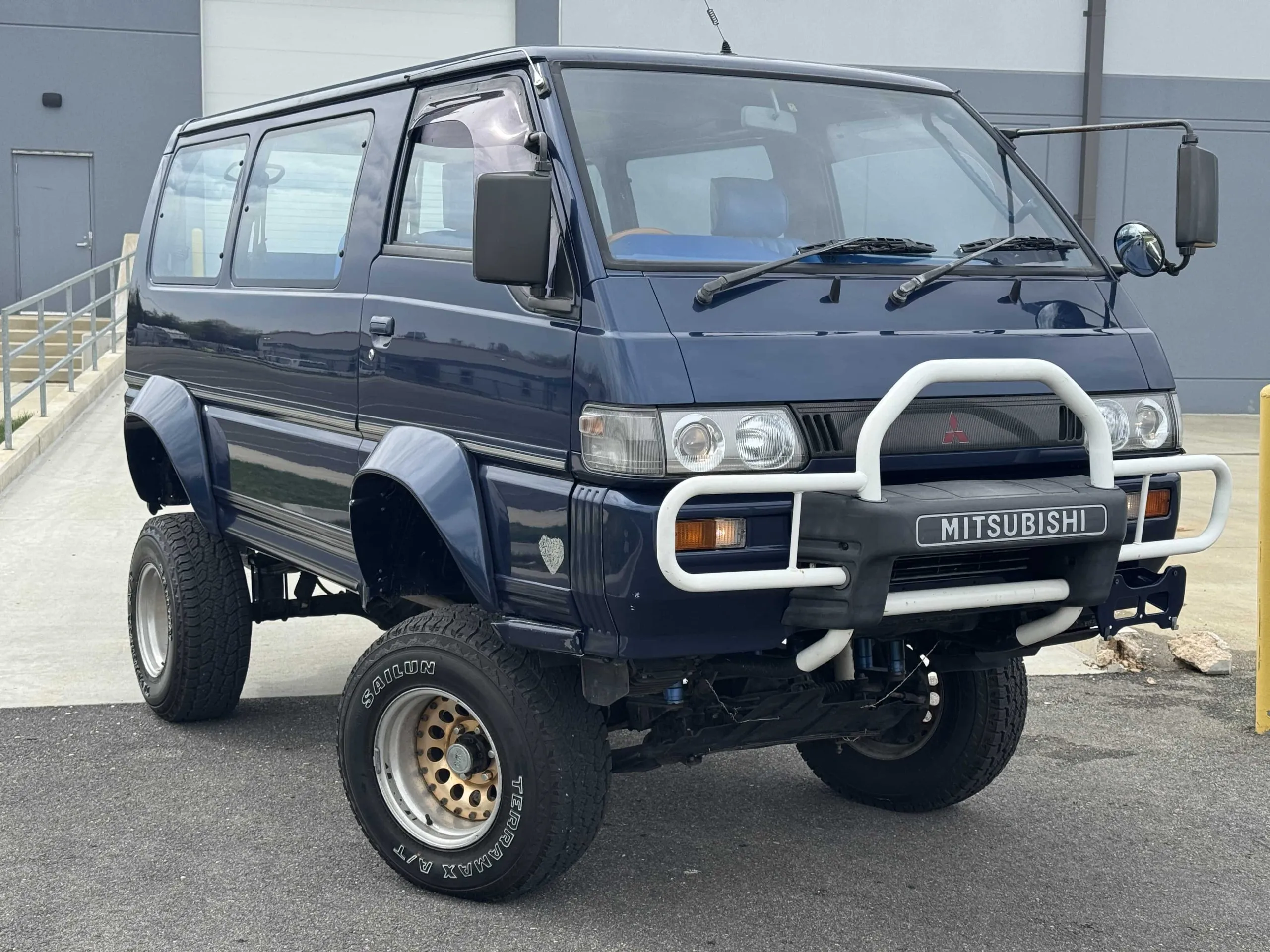  Mitsubishi Delica