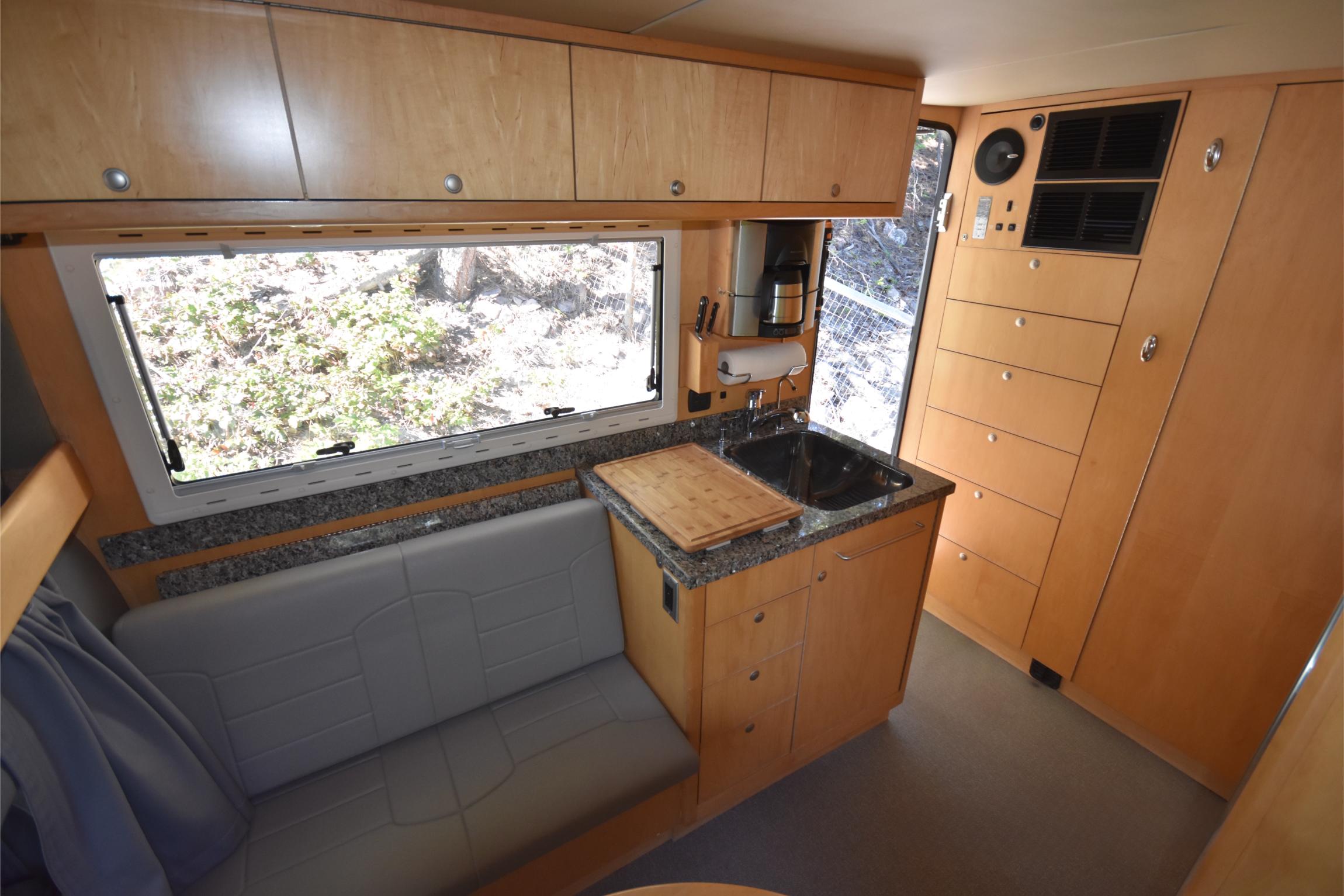 Sold: 2007 EarthRoamer XV-LT 048