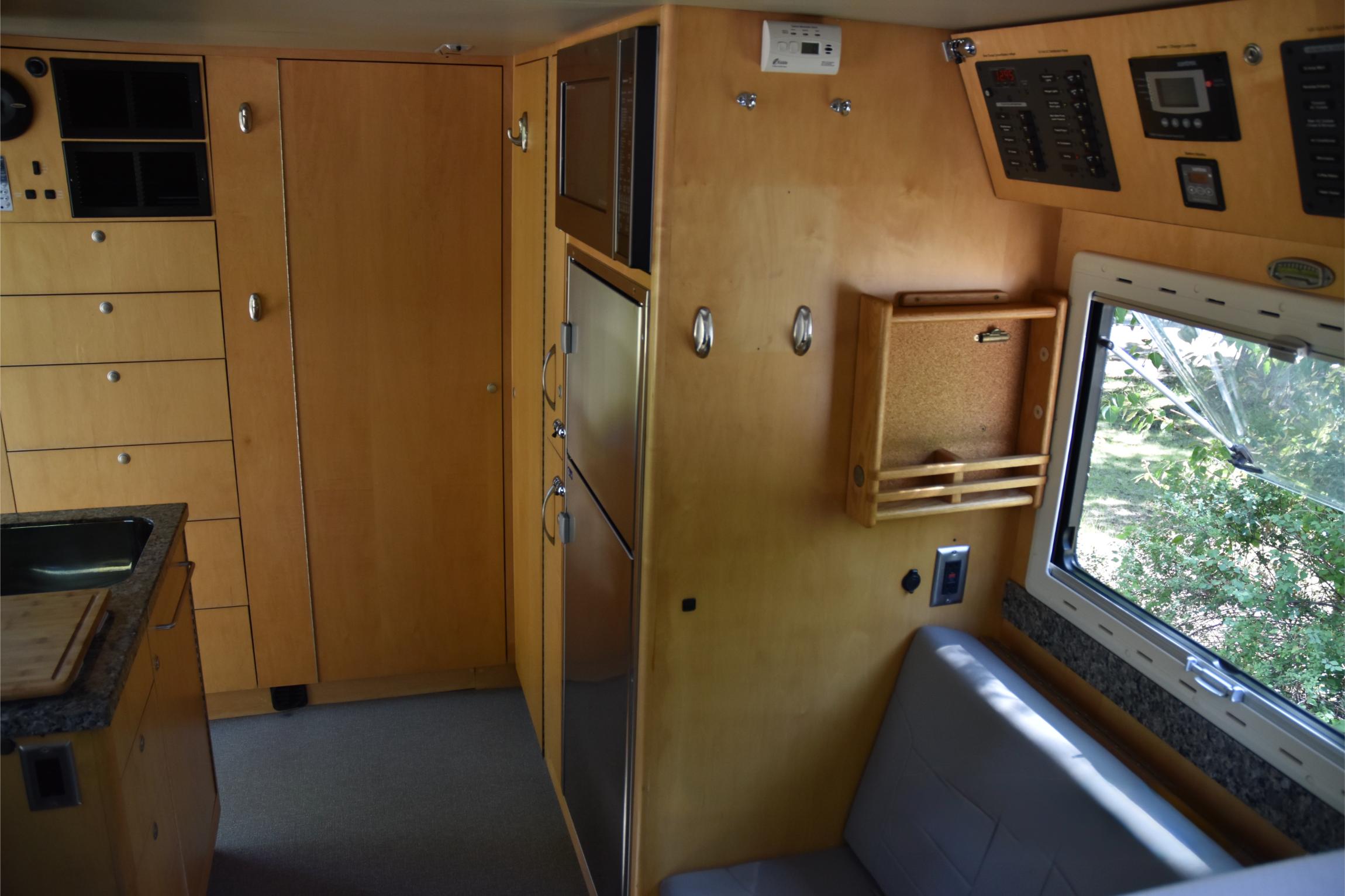 Sold: 2007 EarthRoamer XV-LT 048