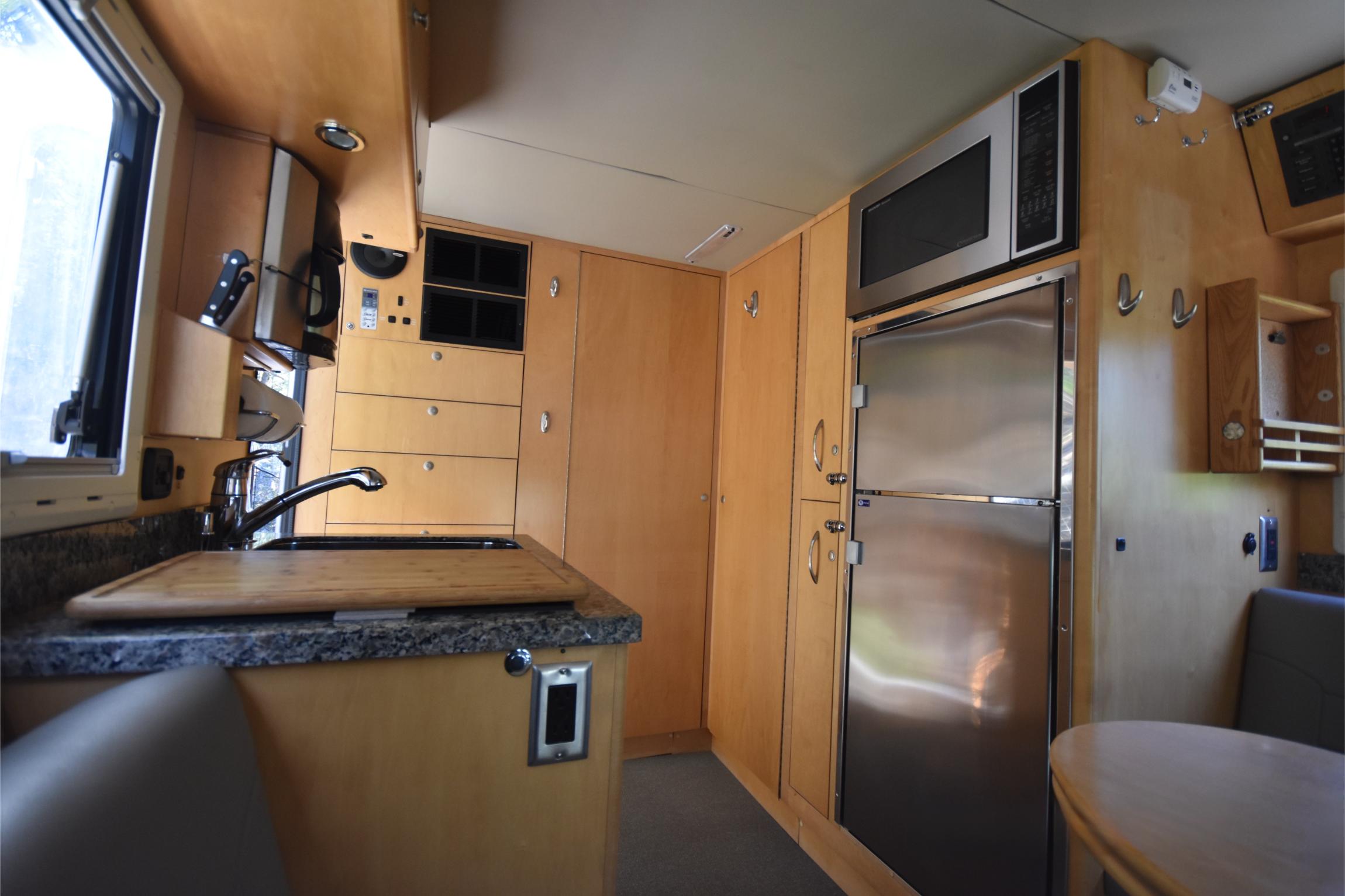 Sold: 2007 EarthRoamer XV-LT 048