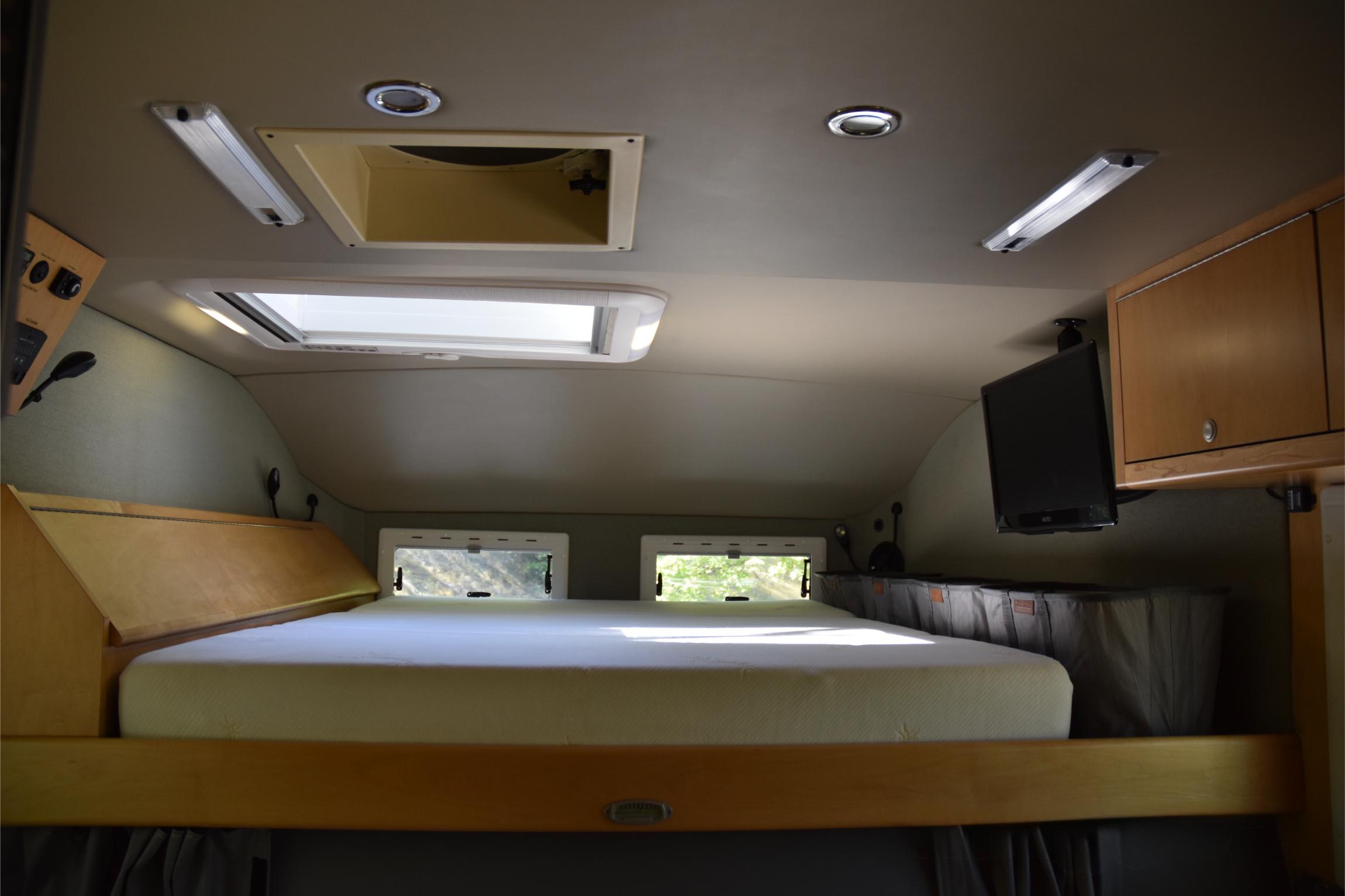 Sold: 2007 EarthRoamer XV-LT 048