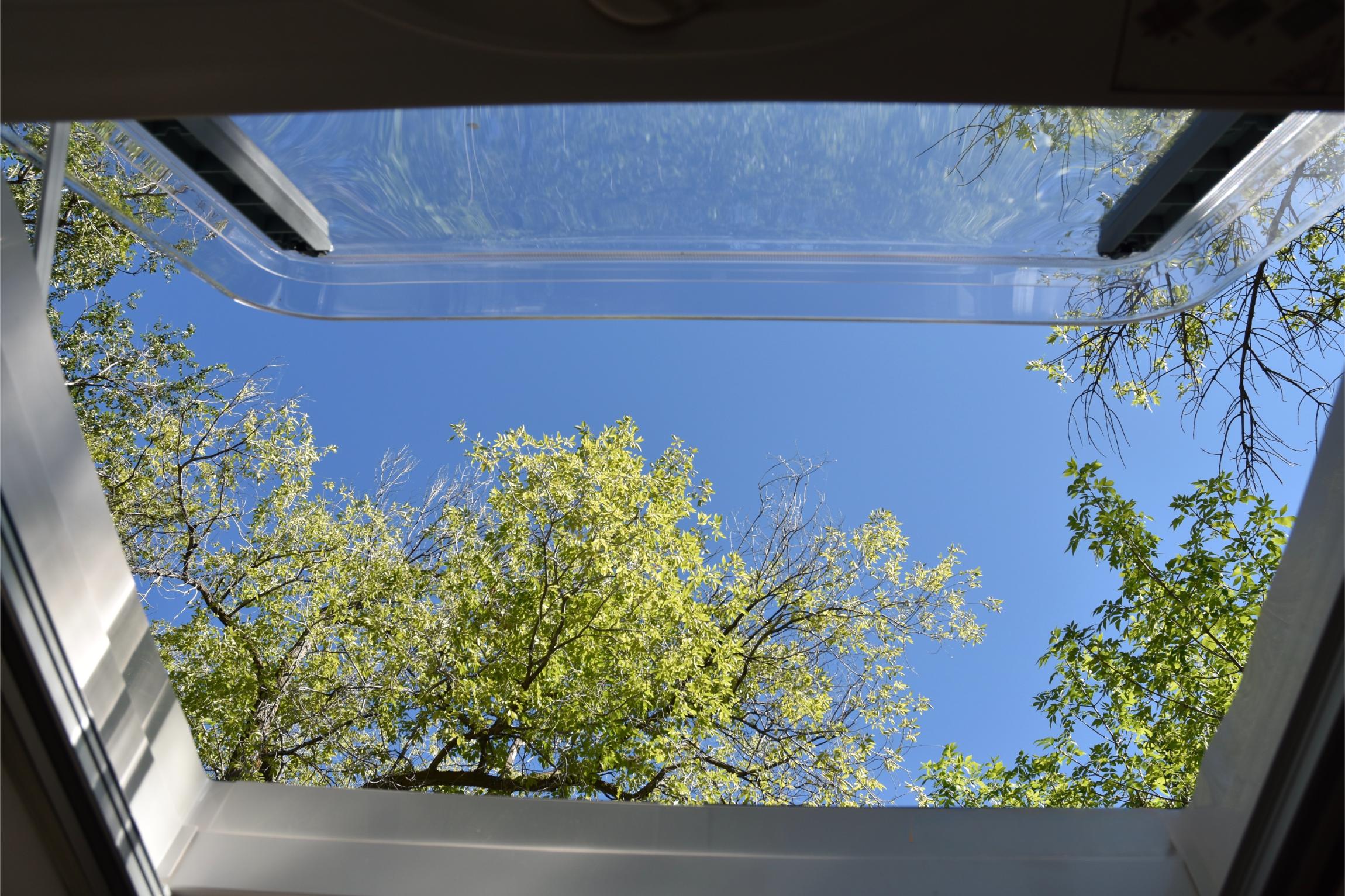 Sold: 2007 EarthRoamer XV-LT 048