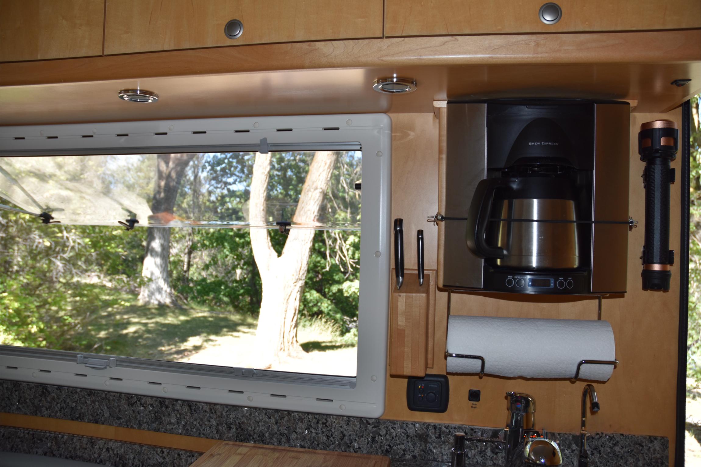 Sold: 2007 EarthRoamer XV-LT 048