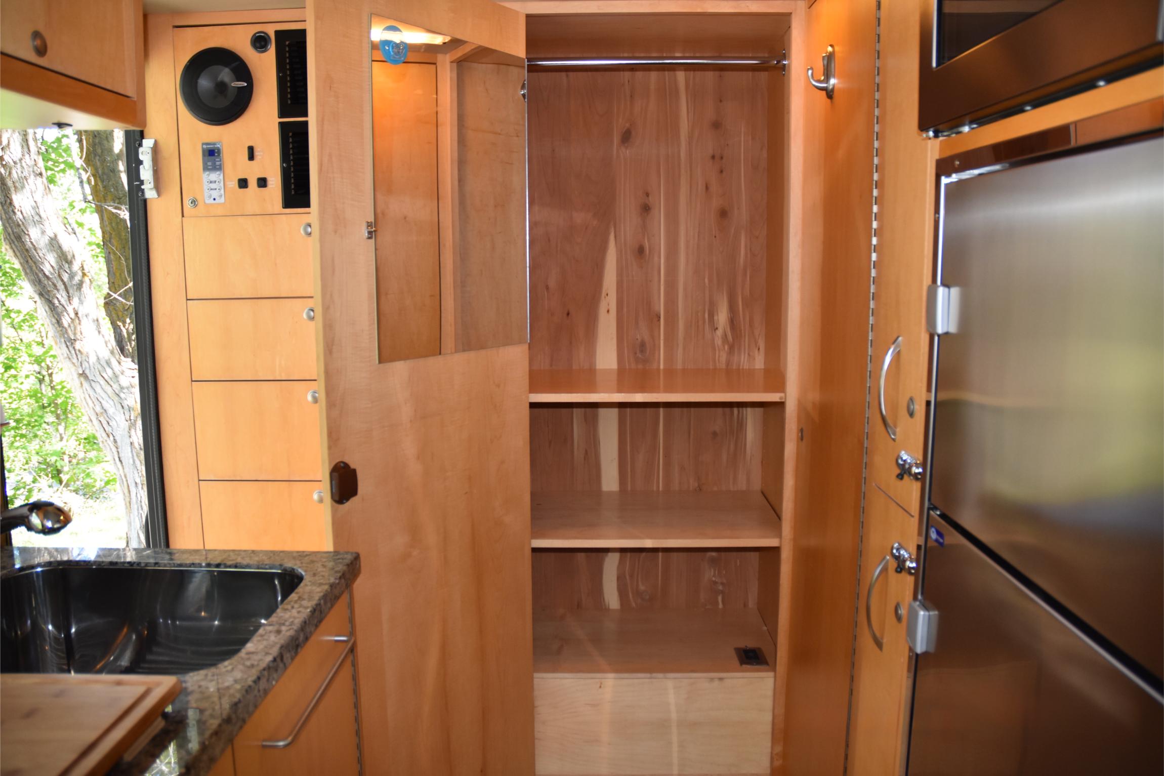 Sold: 2007 EarthRoamer XV-LT 048