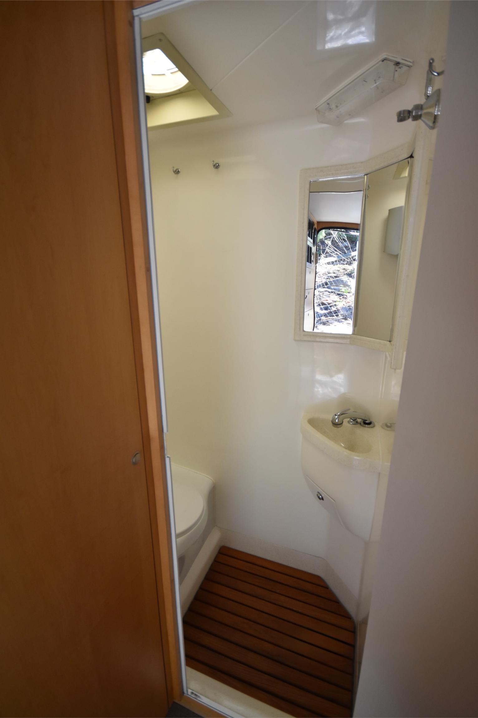 Sold: 2007 EarthRoamer XV-LT 048