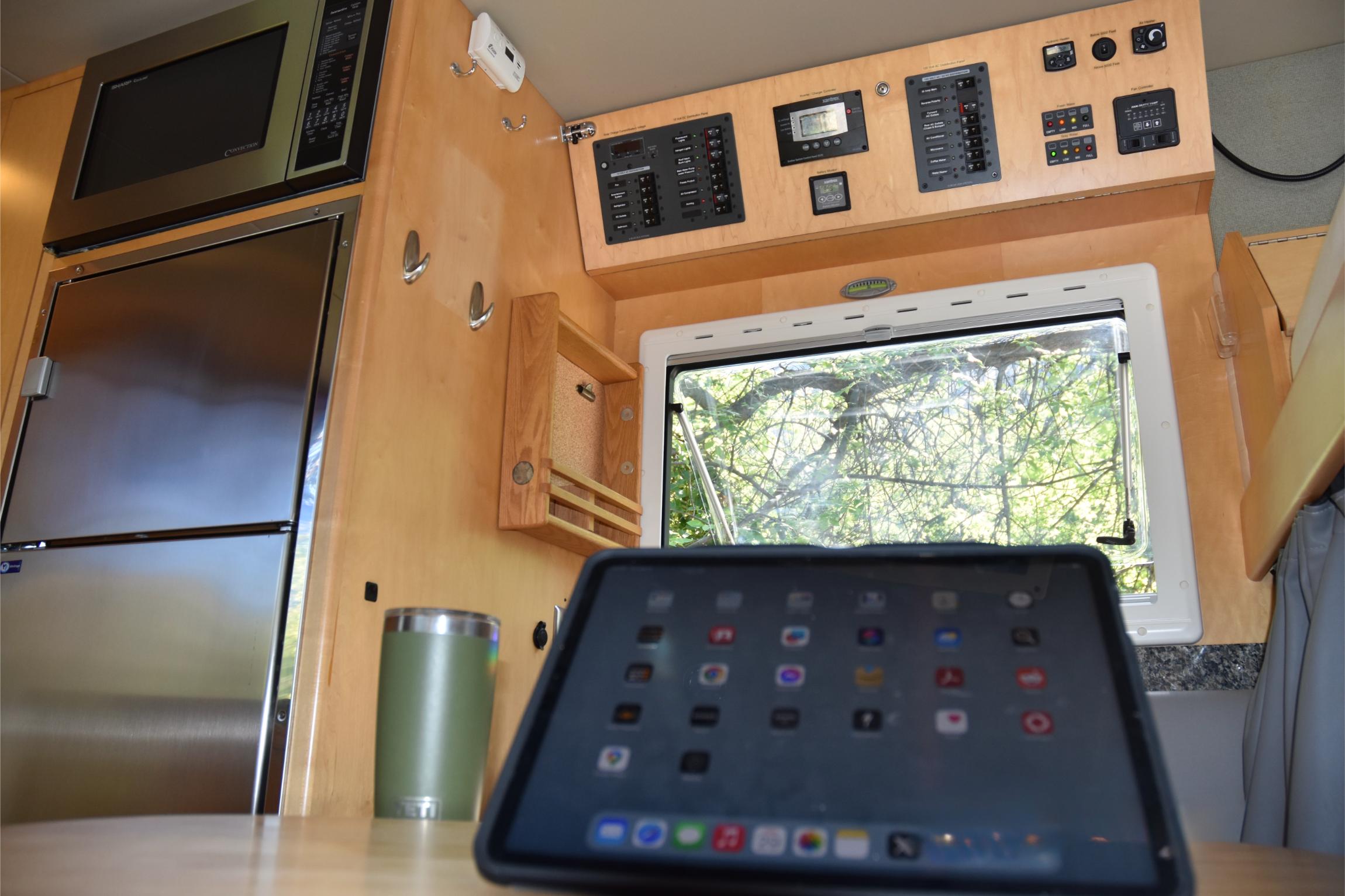 Sold: 2007 EarthRoamer XV-LT 048