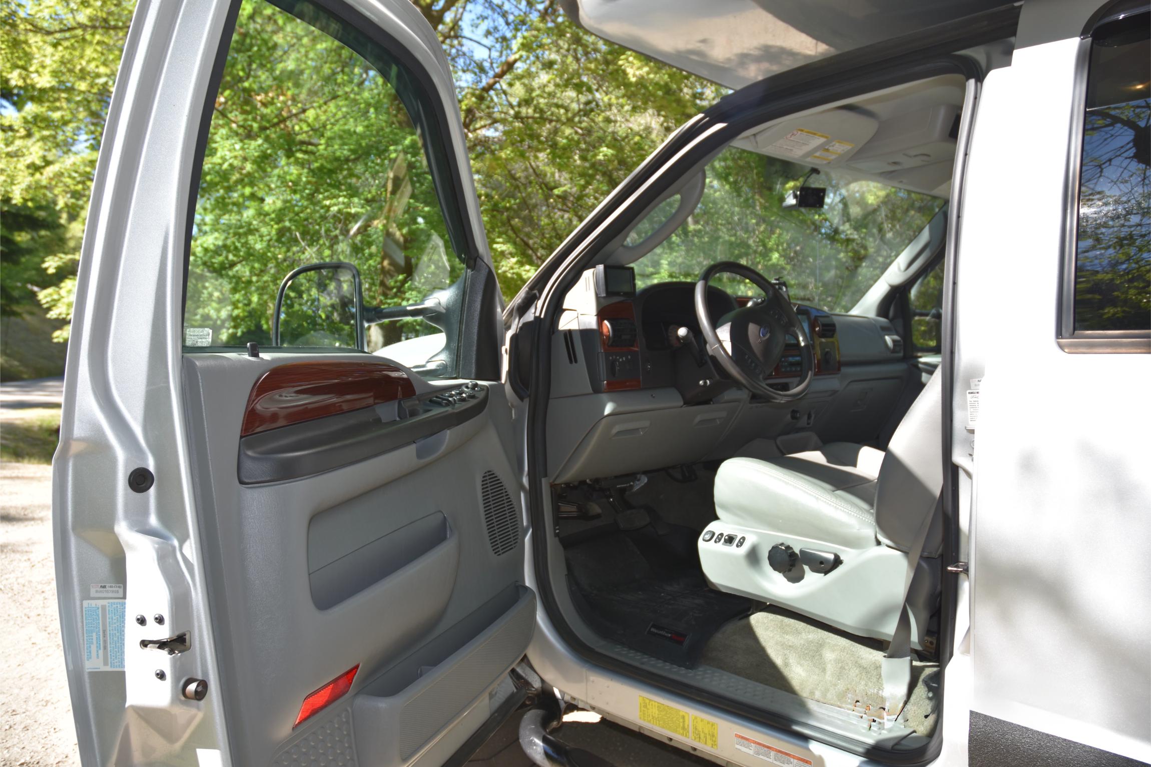 Sold: 2007 EarthRoamer XV-LT 048